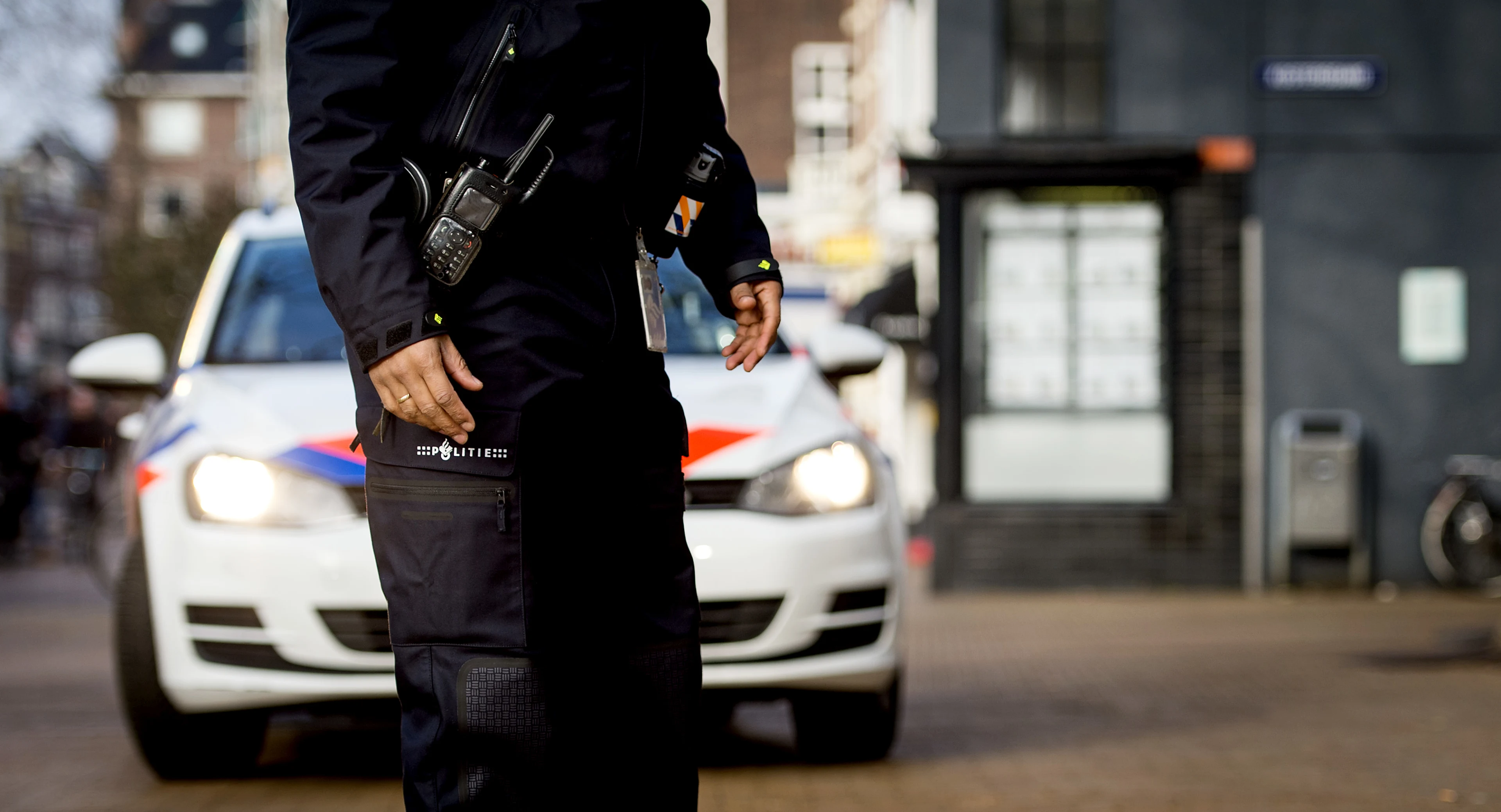 Spanningen tussen boeren en Animal Rights in Ottersum: politie neemt busje in beslag
