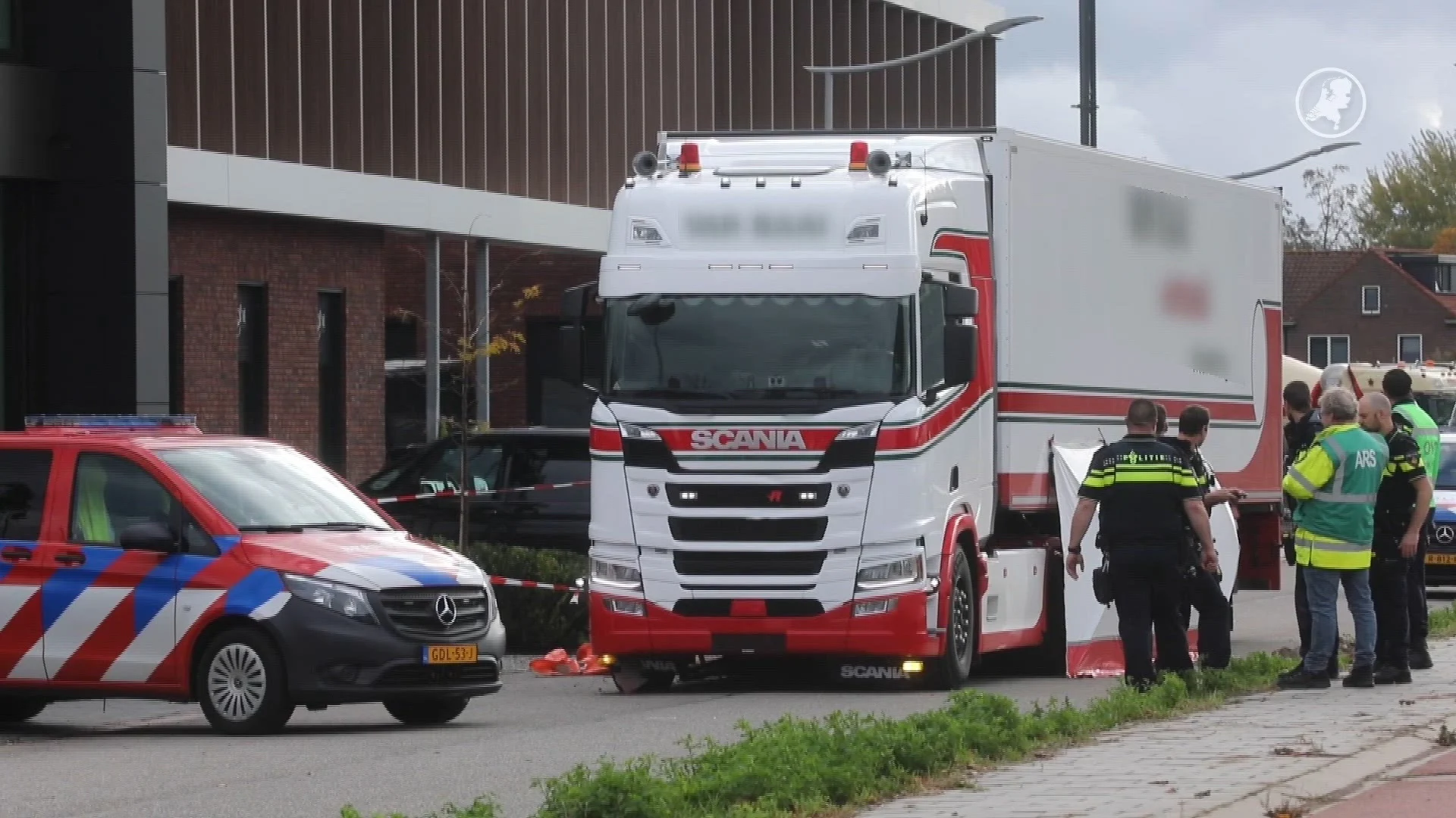 Minderjarige fietser overleden na aanrijding met vrachtwagen in Barneveld