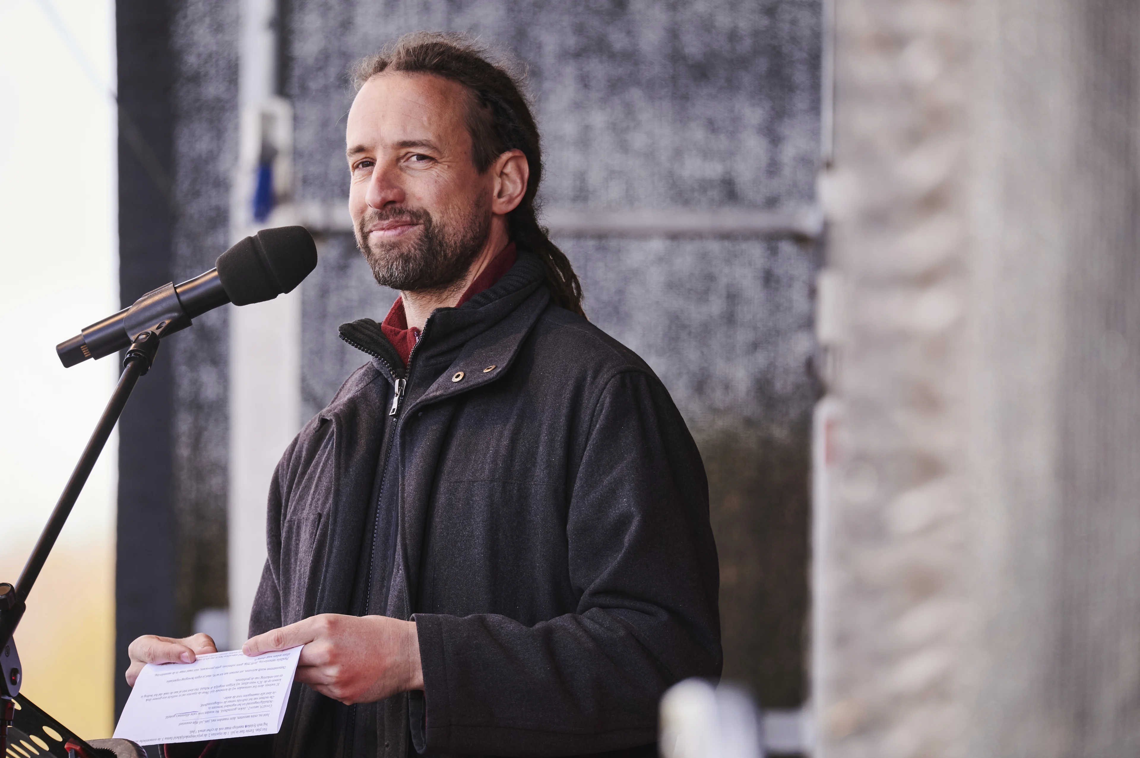 'Banken en betaaldiensten blokkeren rekeningen Viruswaarheid en Café Weltschmerz'