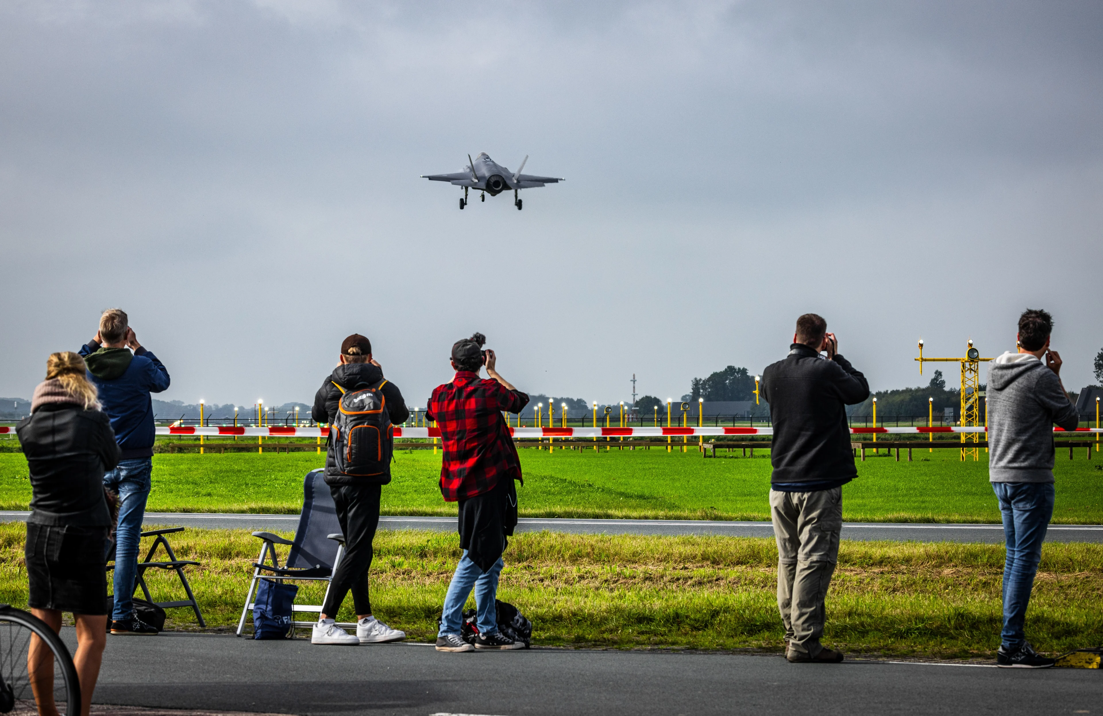 Ze zien ze nu al vliegen: spotters verwelkomen Ramstein-vliegtuigen