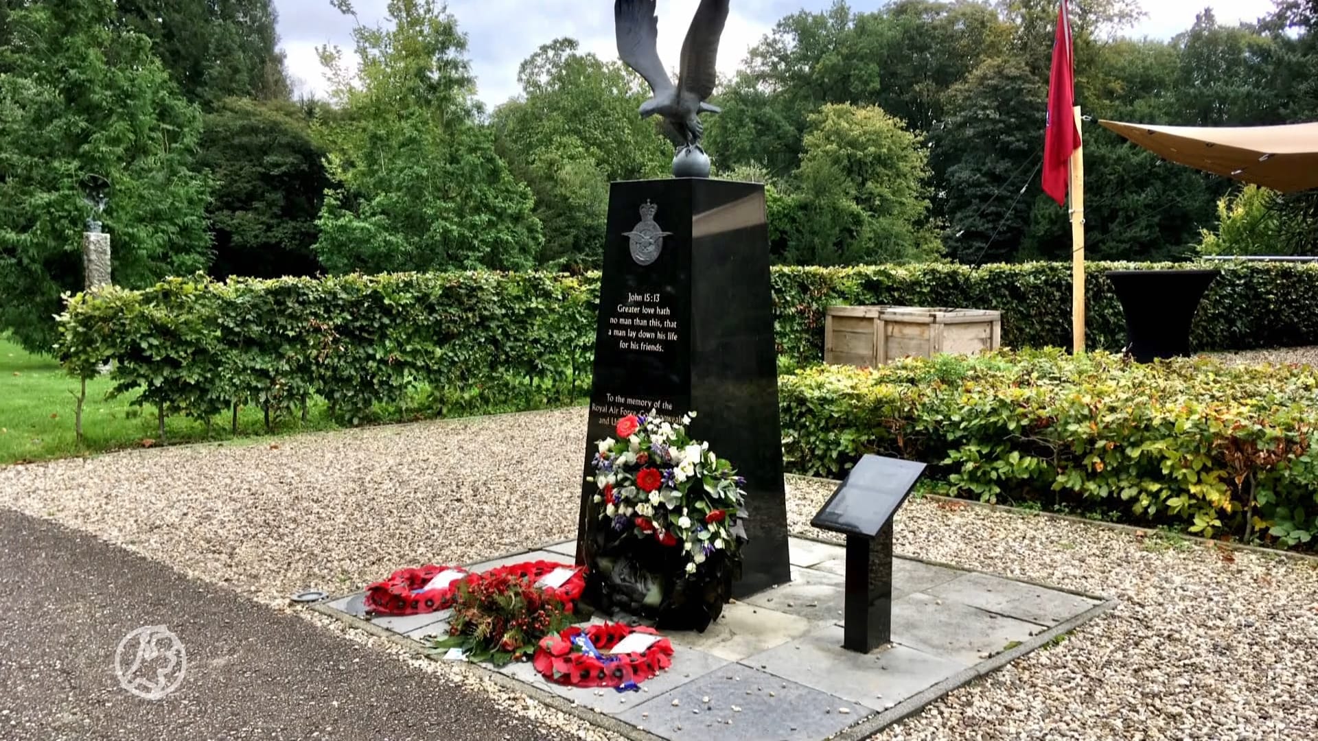 Hondsbrutale dieven stelen waardevolle oorlogsmonumenten uit tuin Airborne Museum