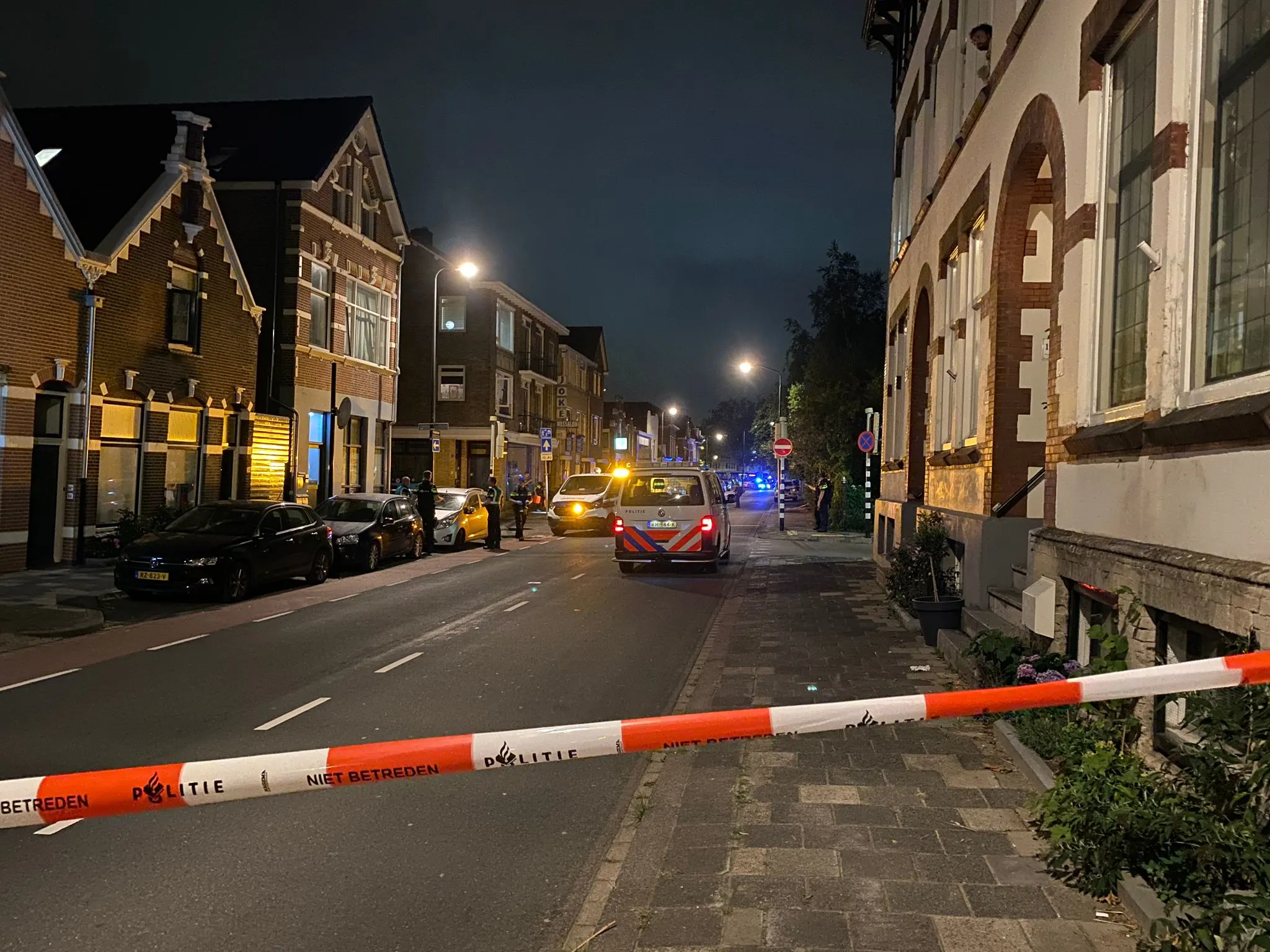 Twee politieagenten neergeschoten in Dordrecht, drie verdachten opgepakt