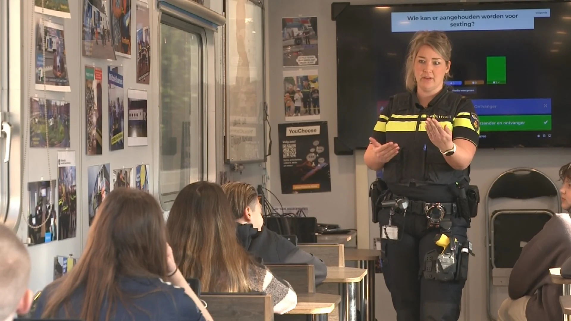 Scholieren krijgen sexting-les van politie: 'Praat erover'