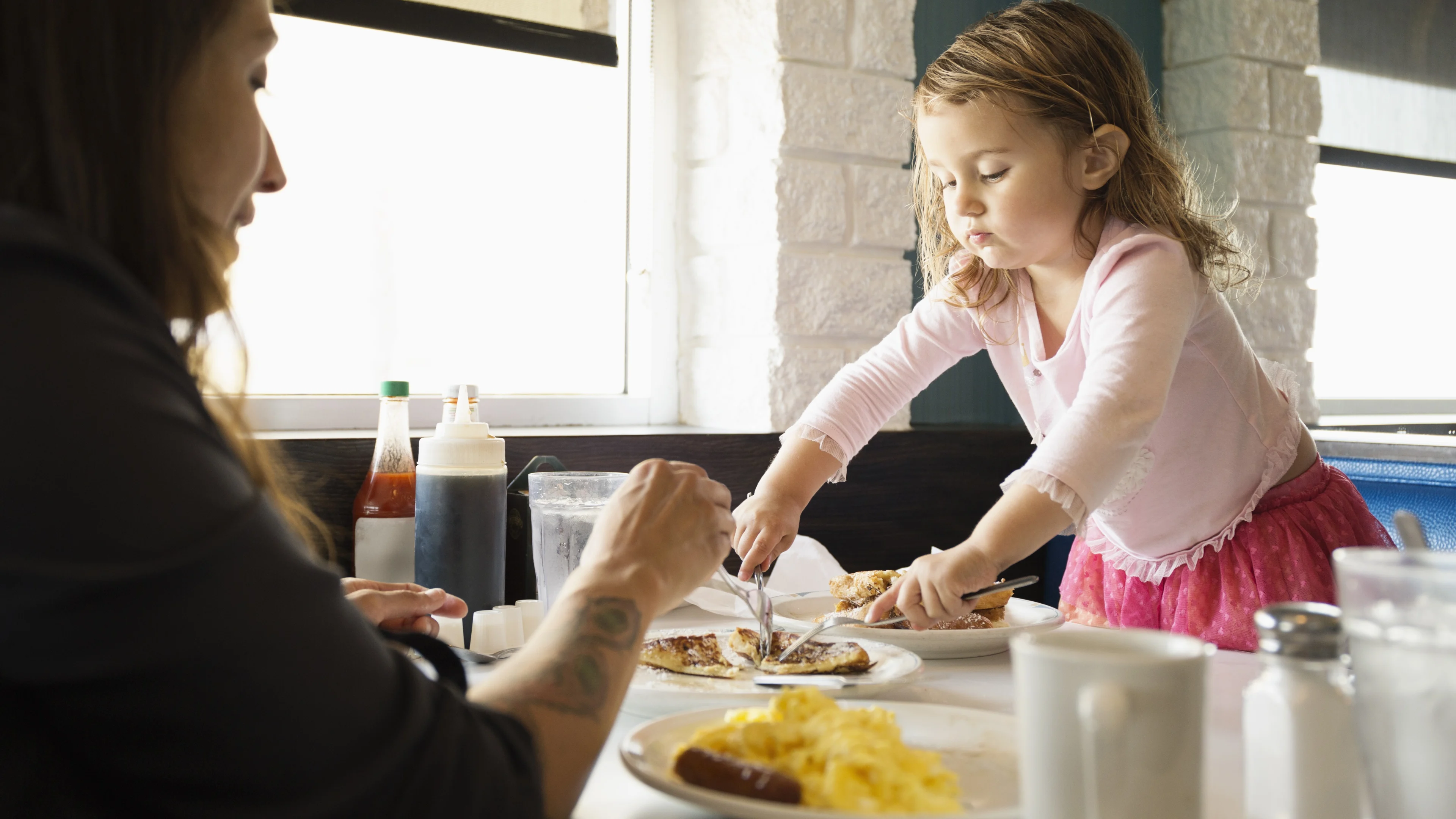 Jengelende peuters in de horeca, dit restaurant weert ze: 'Sfeer is stuk beter'