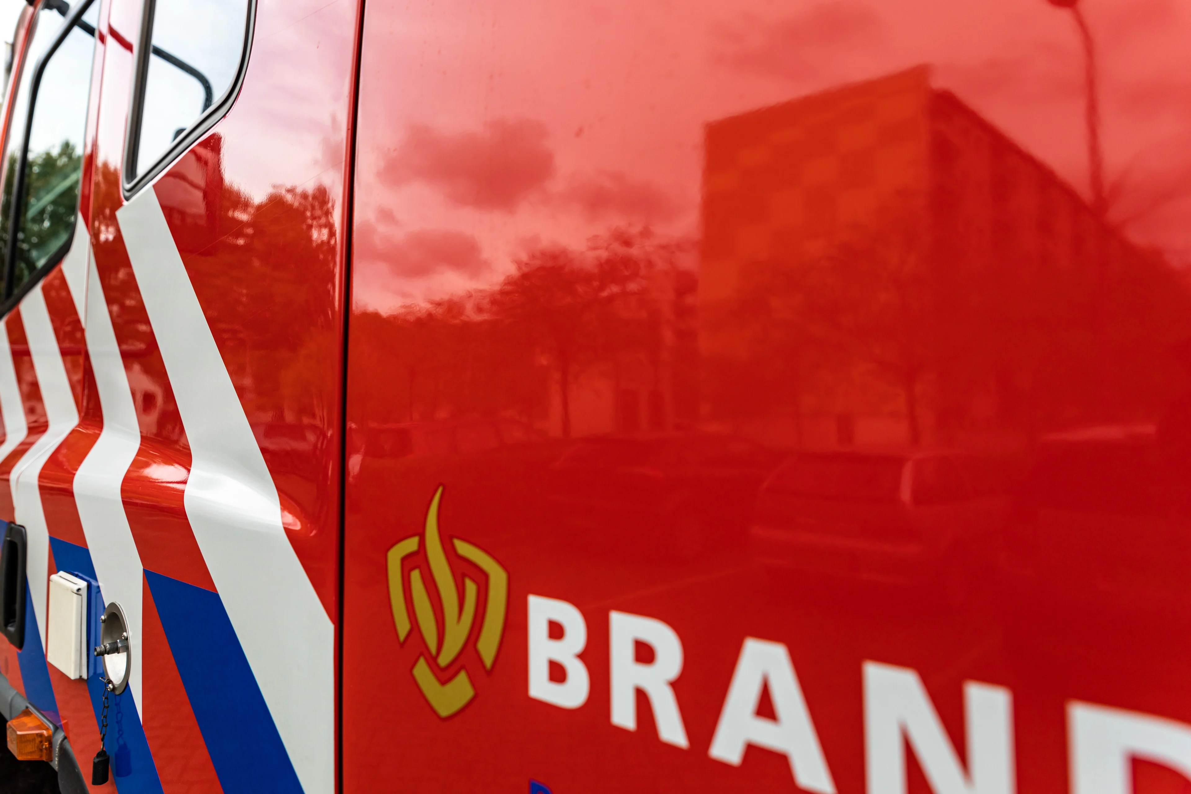 Jongen (14) overleden als gevolg aangestoken woningbrand in Assendelft, vader blijft verdachte