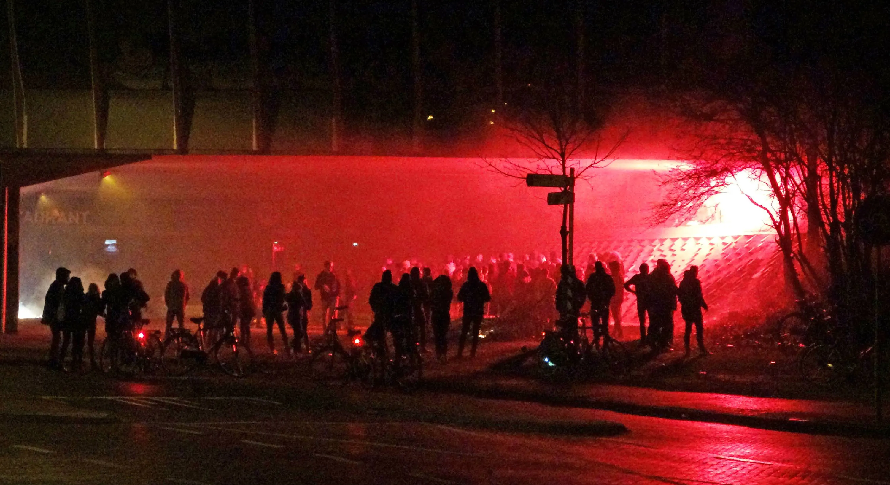 Politie maakt einde aan illegale feesten: 'Zelfs oma kwam nog even langs'