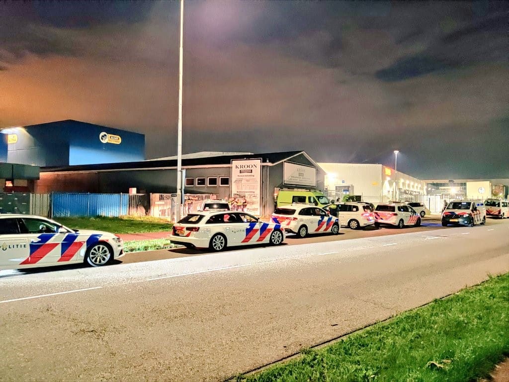 Politie rukt massaal uit voor illegaal feest in Utrecht