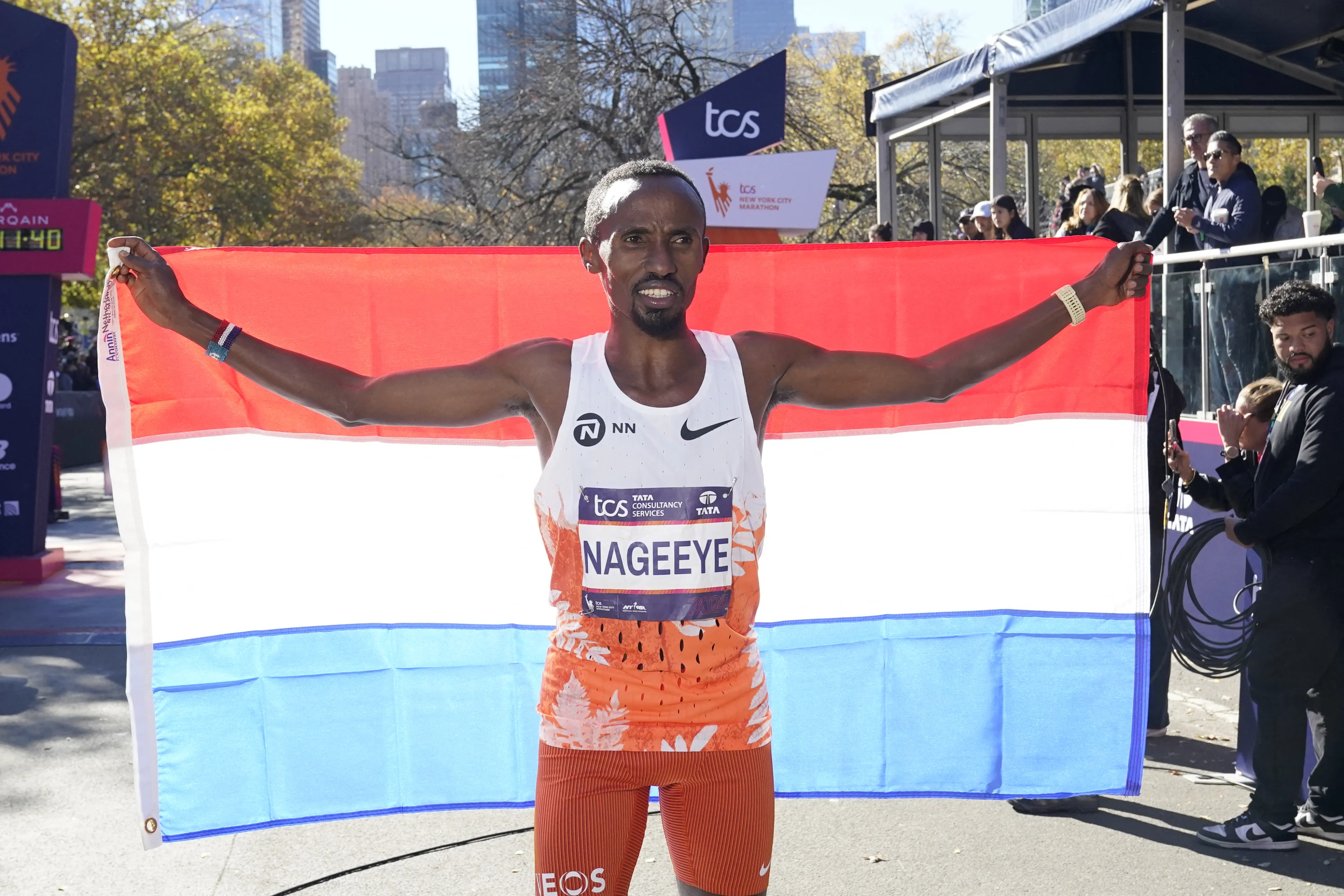 Nageeye wint als eerste Nederlander ooit marathon van New York