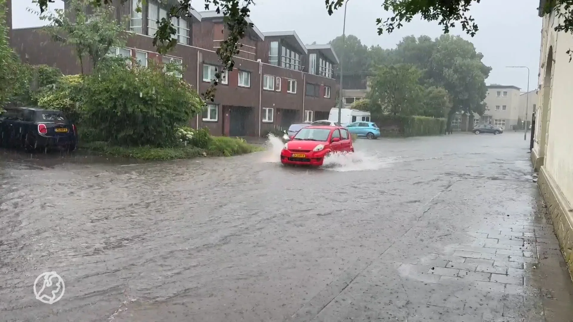 Flinke wateroverlast in Zuid-Limburg: hele putten komen omhoog