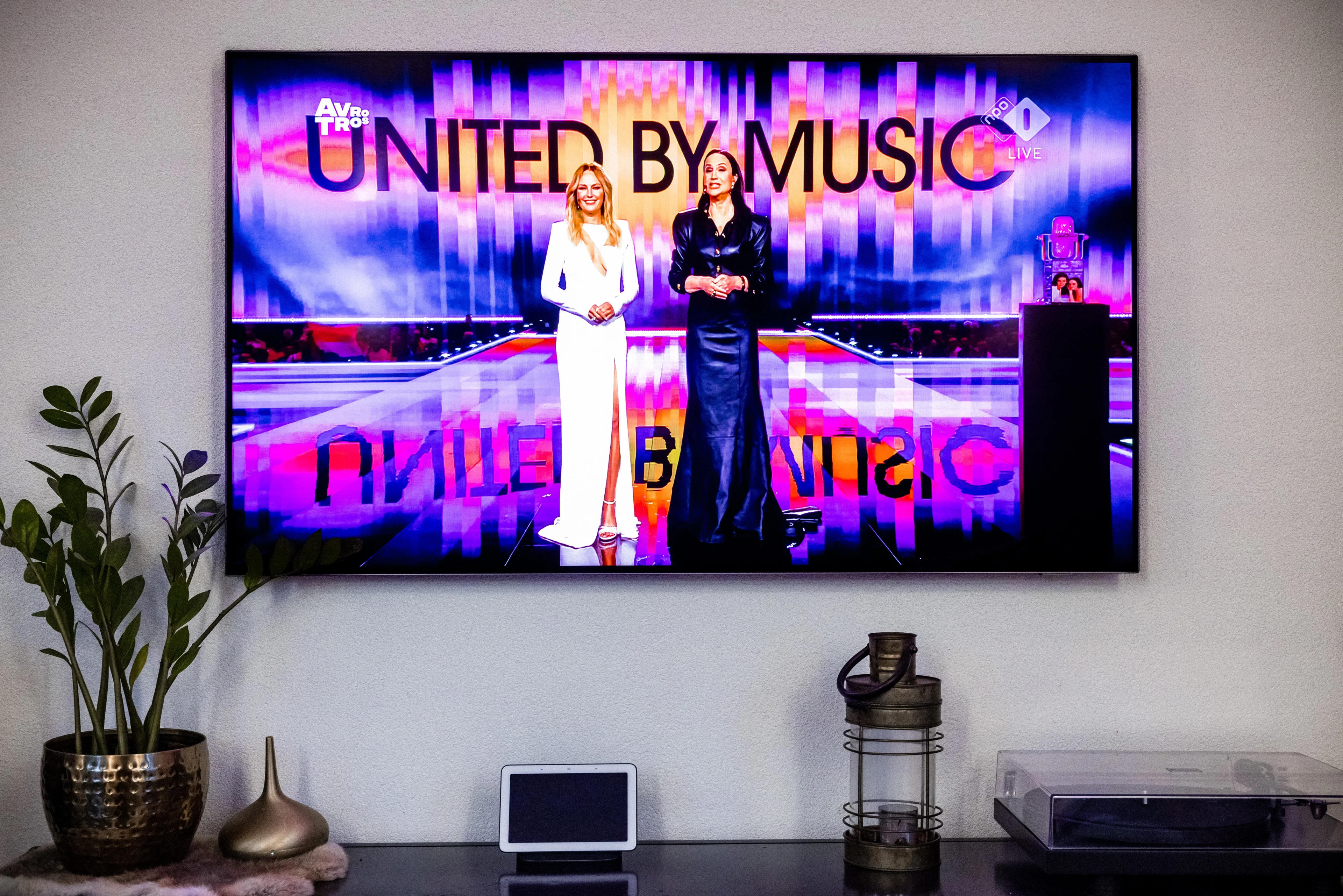 Songfestivalbaas weer keihard uitgejoeld tijdens Songfestival