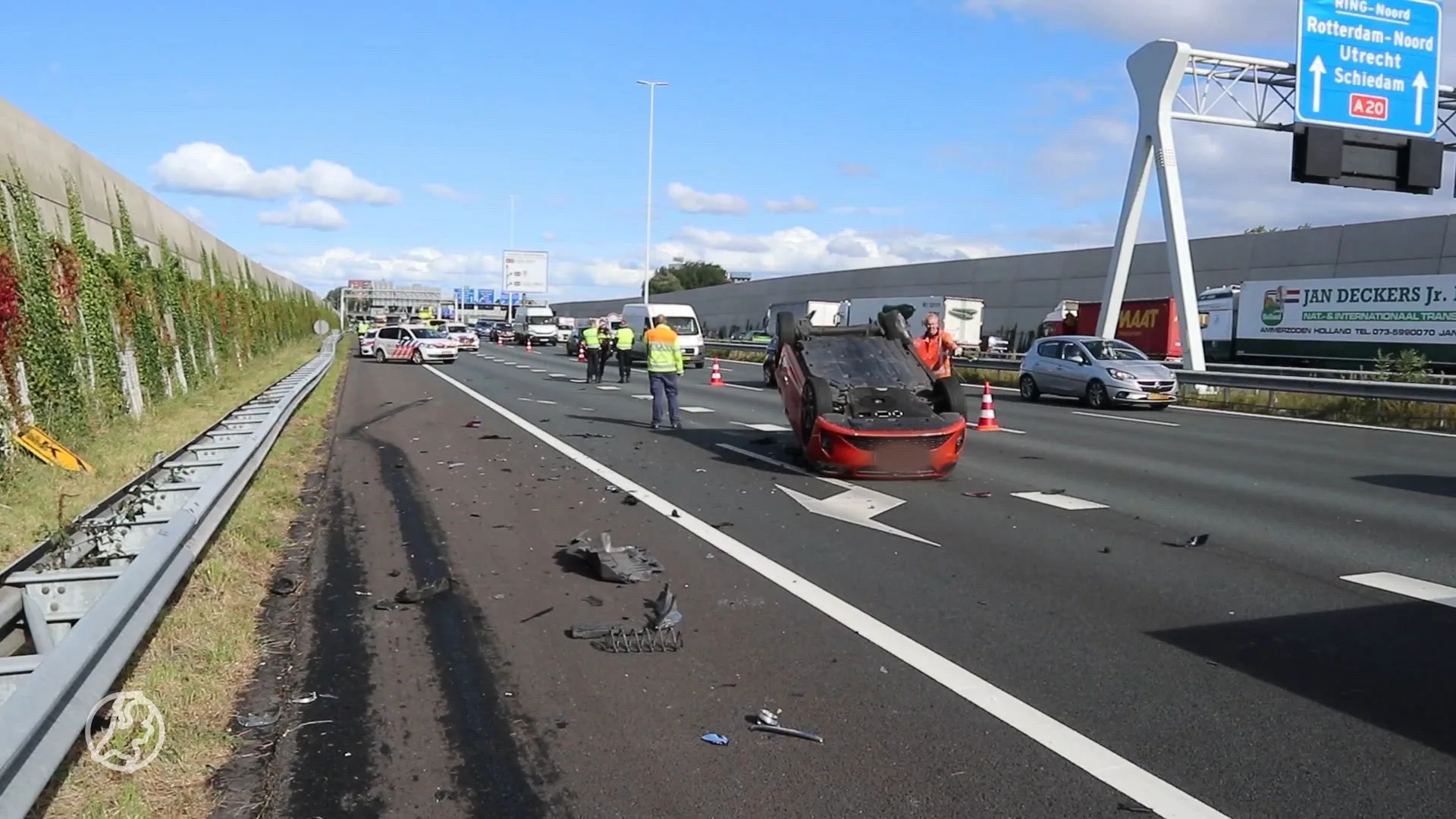 Automobilisten filmen zwaar ongeval A20