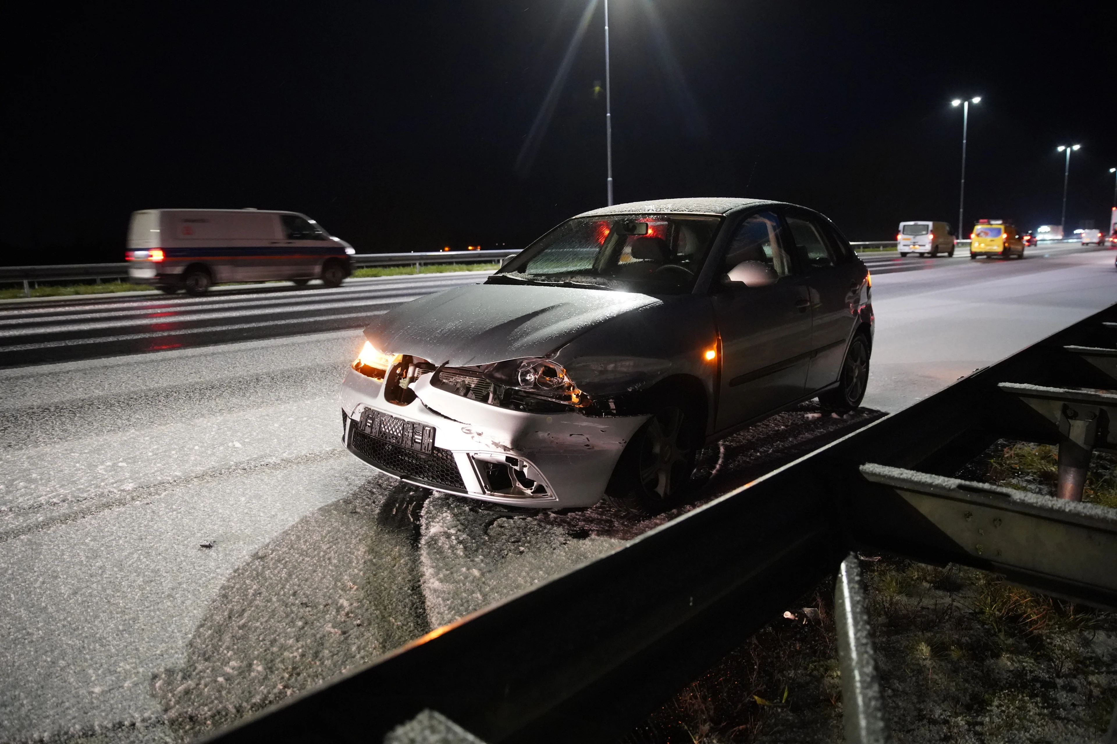 KNMI waarschuwt voor lokale gladheid, al diverse ongelukken