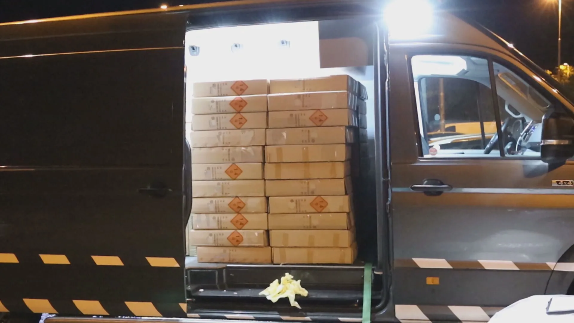 Politie stuit bij Arnhem op busje met 1100 kilo vuurwerk