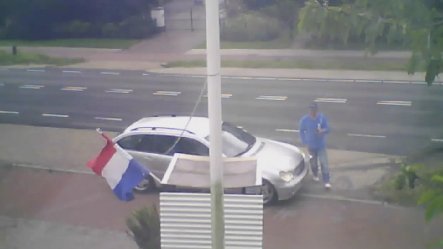 Noord-Hollandse bloemenkraampjes dagelijks slachtoffer van plundering, mogelijke dader op camerabeeld
