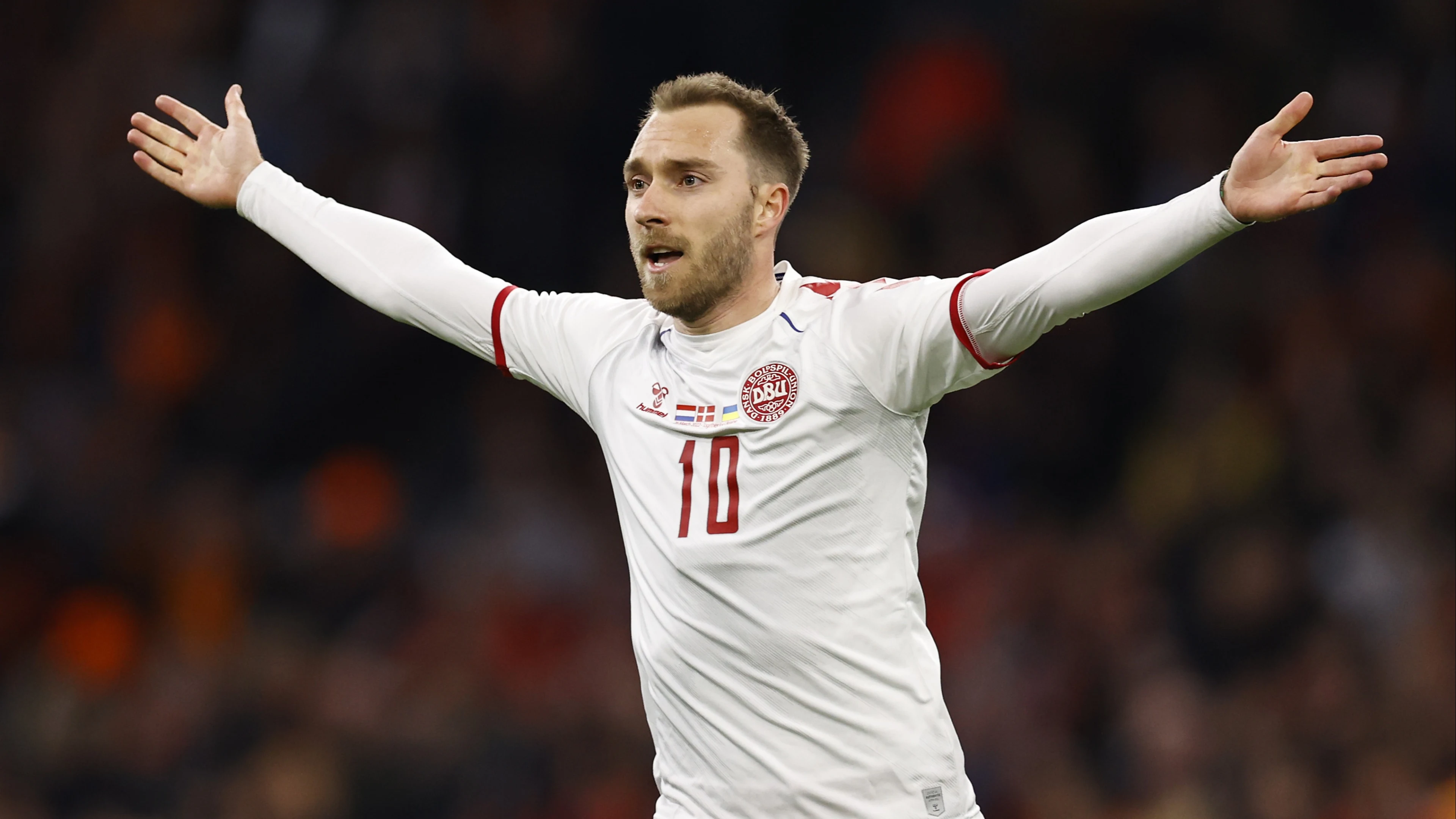 Sprookje Eriksen compleet: warm onthaald door Nederlandse fans en scoort meteen