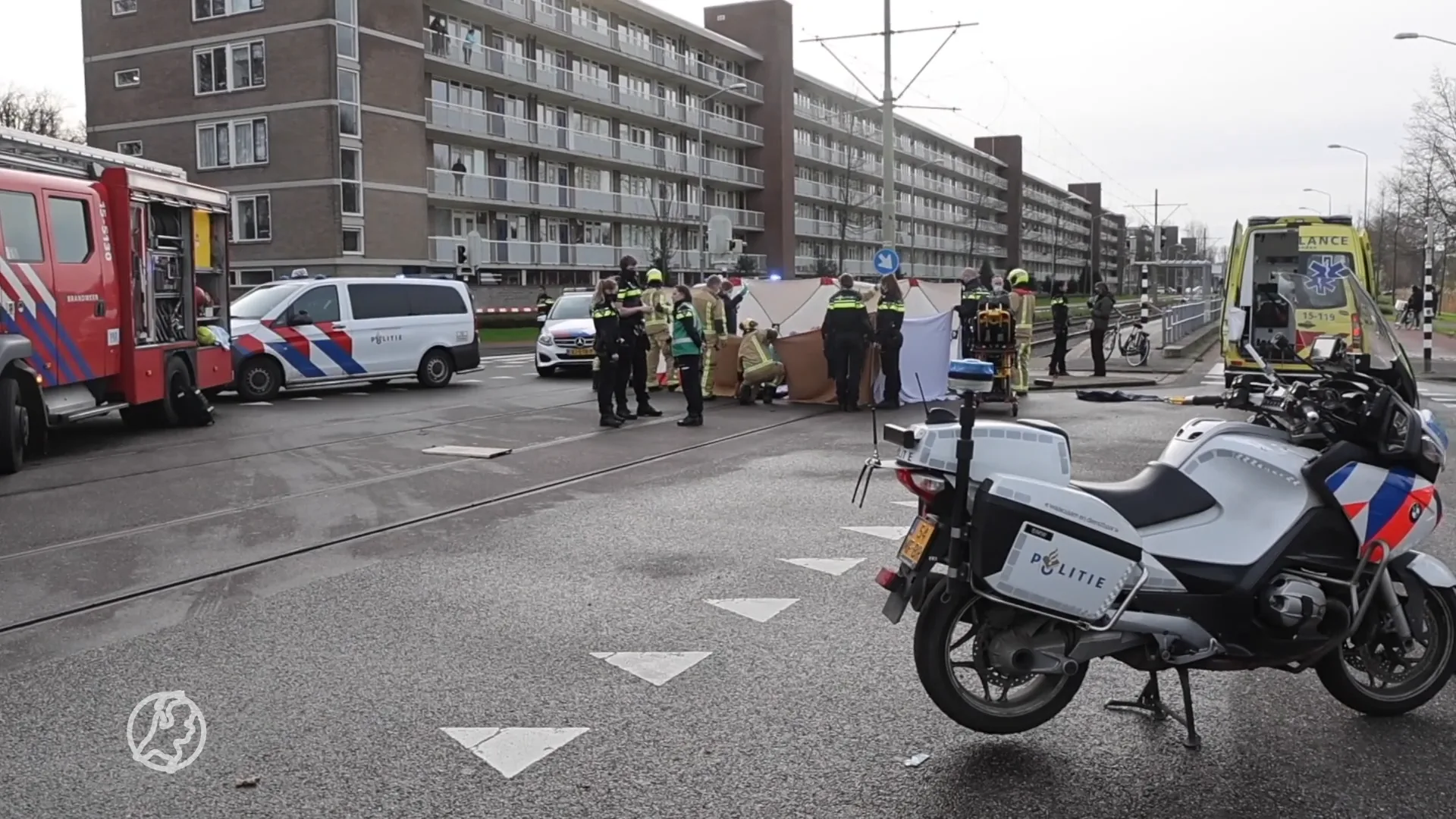 Fietser zwaargewond bij botsing met tram in Leidschendam