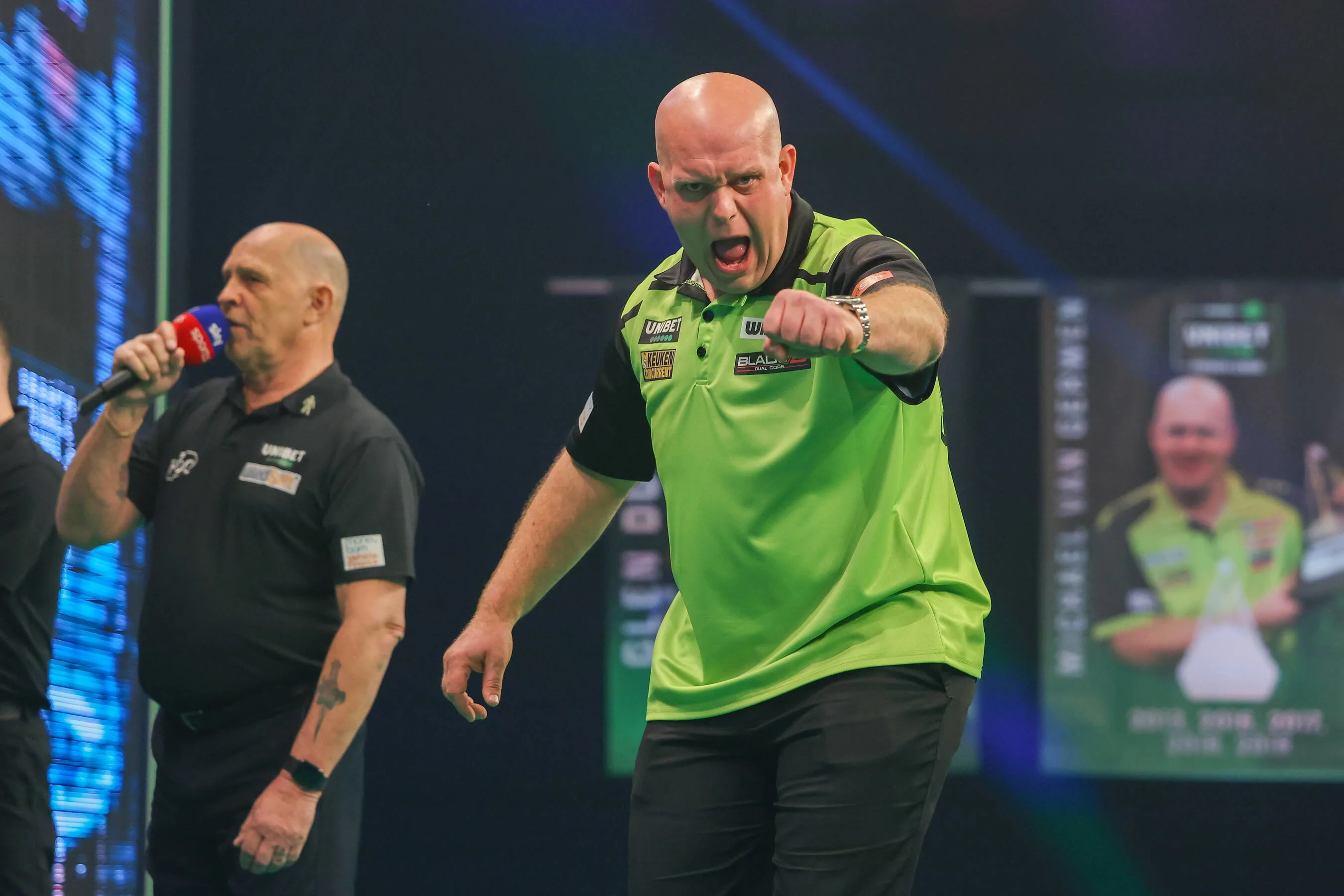 Michael van Gerwen door naar achtste finales WK darts