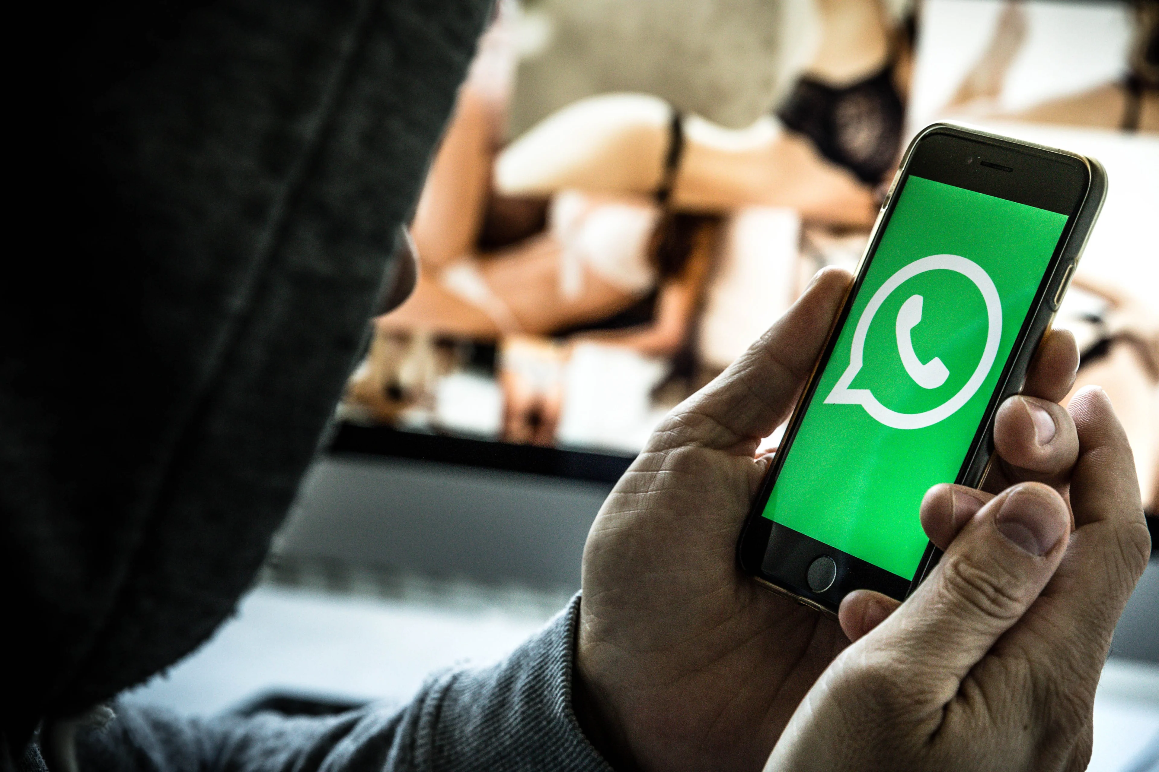 Michael L. (37) dwong minderjarige meisjes om naaktfoto's te sturen: 'Ze zaten klem'