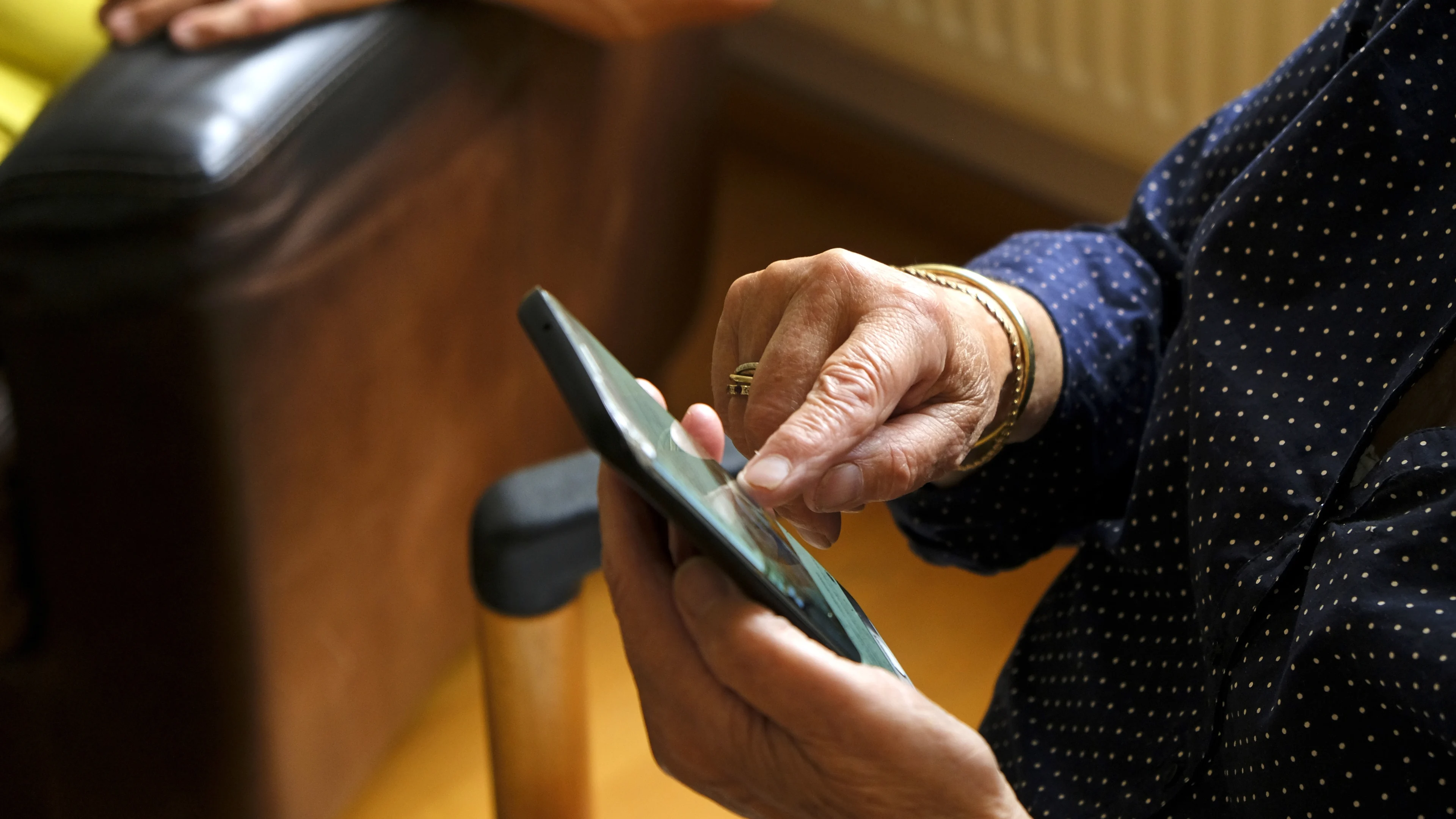 Zo herken je telefonische oplichting met AI-stemmen