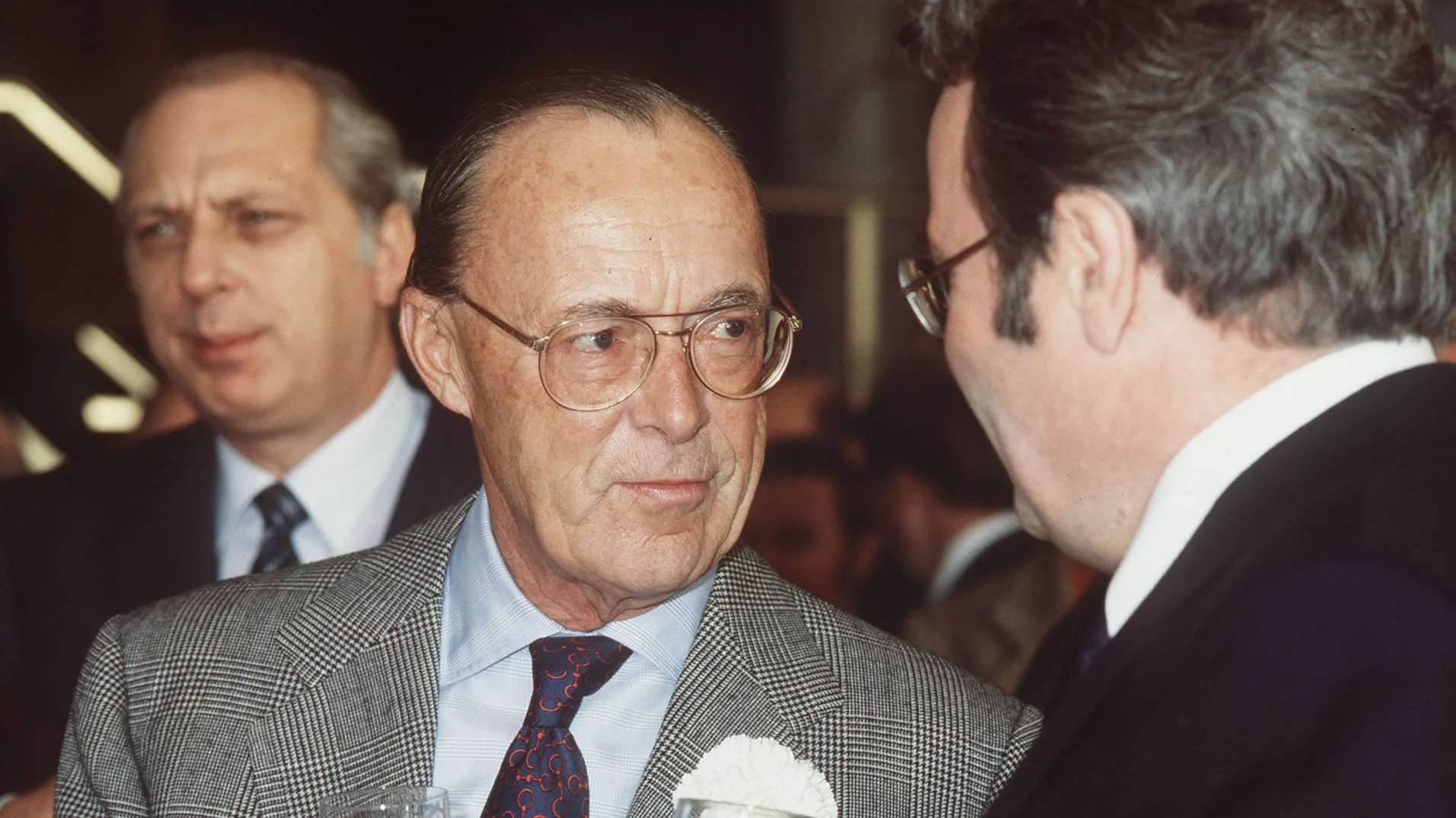 'Regering moet oorlogsverleden prins Bernhard onderzoeken'