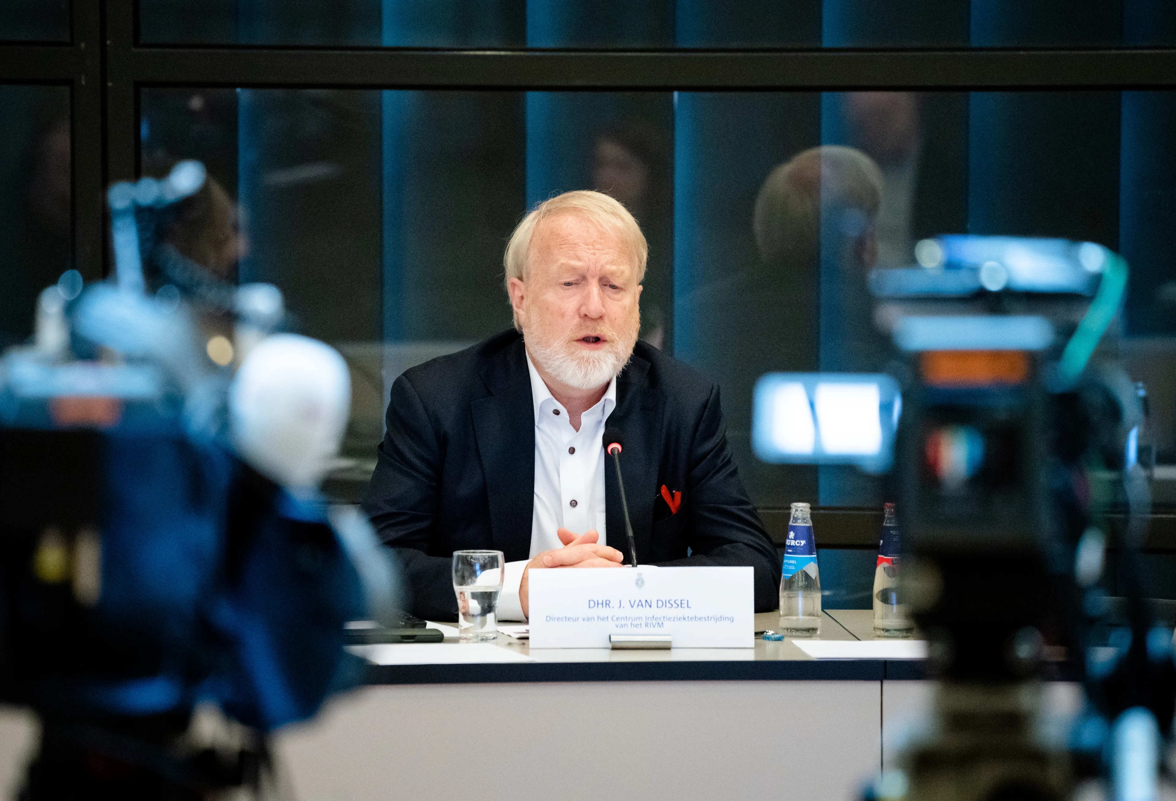 Deskundigen geven laatste stand van zaken over coronavirus in Tweede Kamer