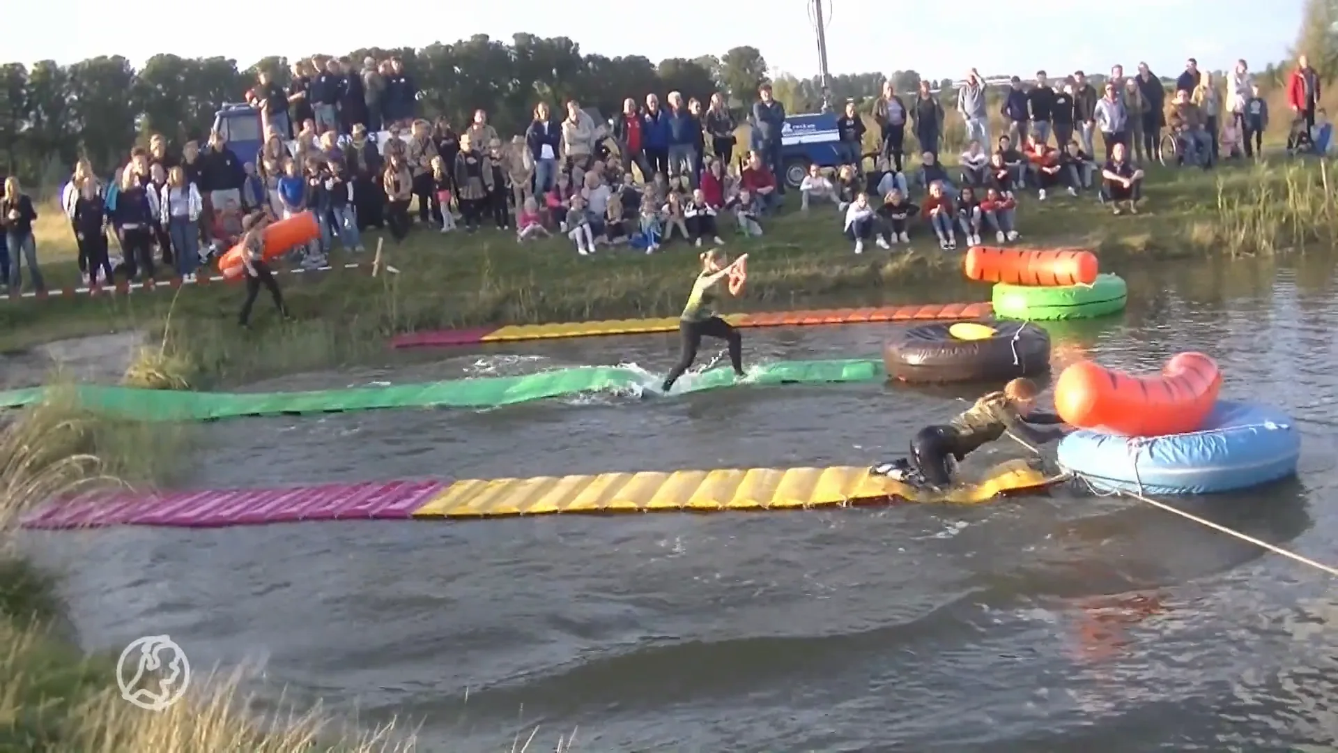 Feestweekorganisaties wachten af; de één trekt de stekker eruit, de ander blijft hopen