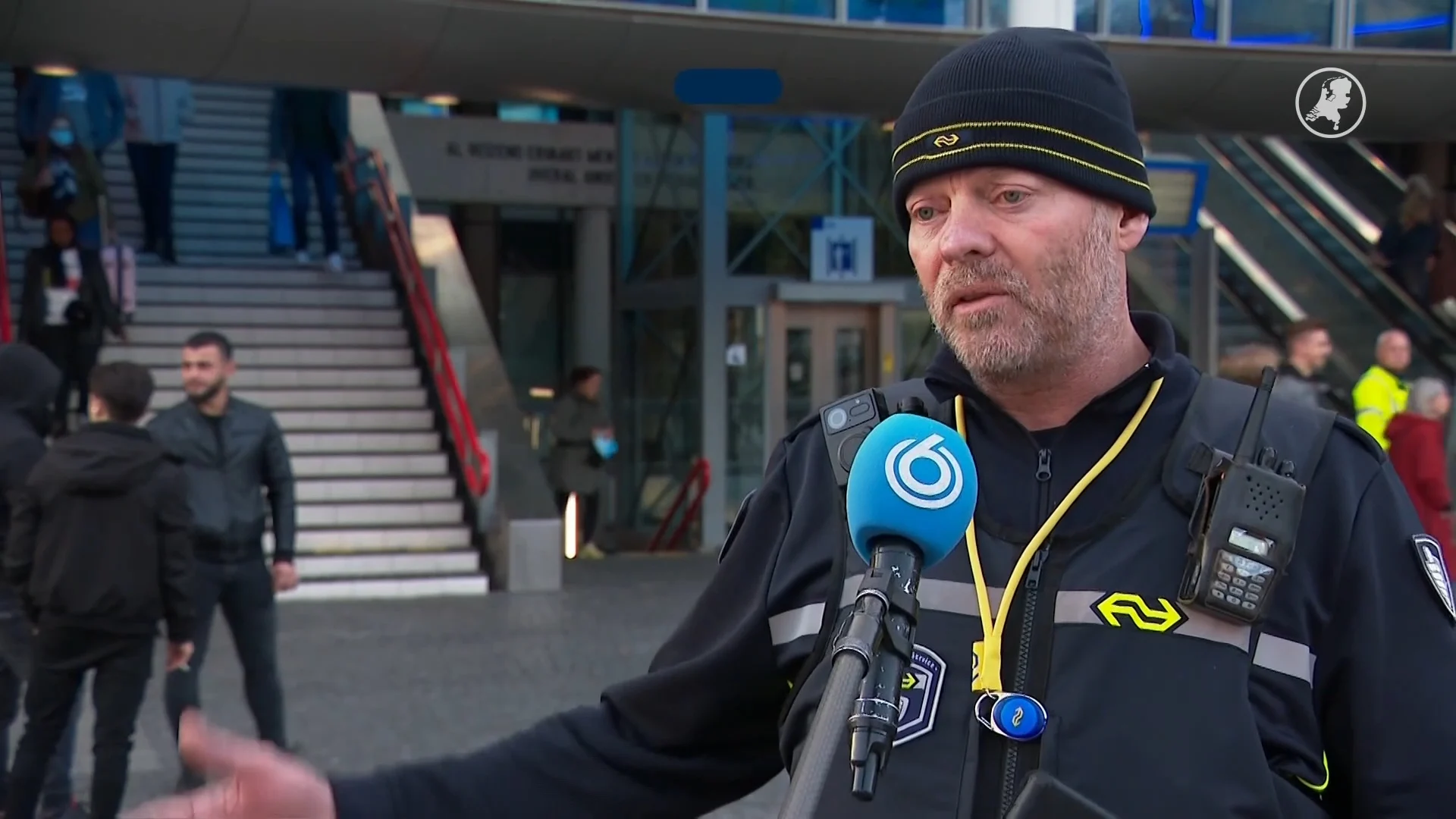 NS wil proef met wapenstok voor eigen veiligheidsmedewerkers