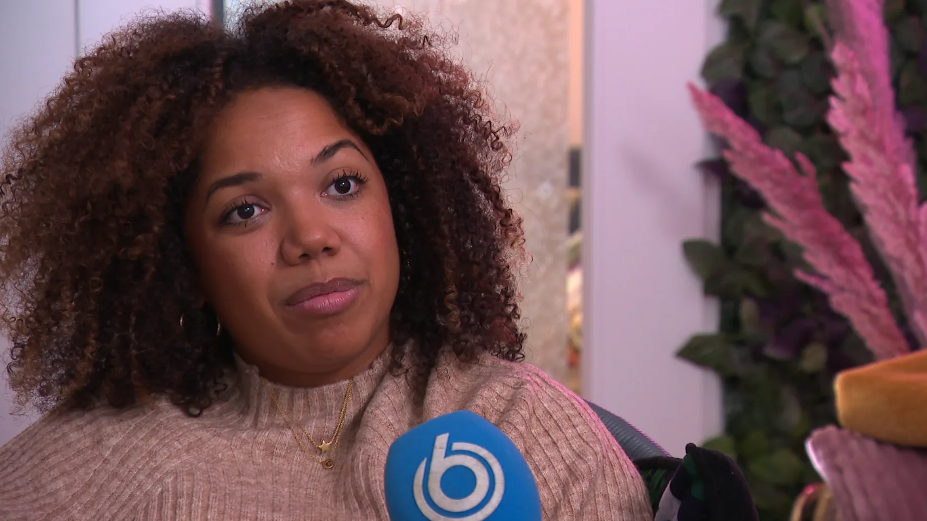 Claudia had in maart het coronavirus, maar heeft nog steeds klachten: 'Heel de dag pijn op de borst'