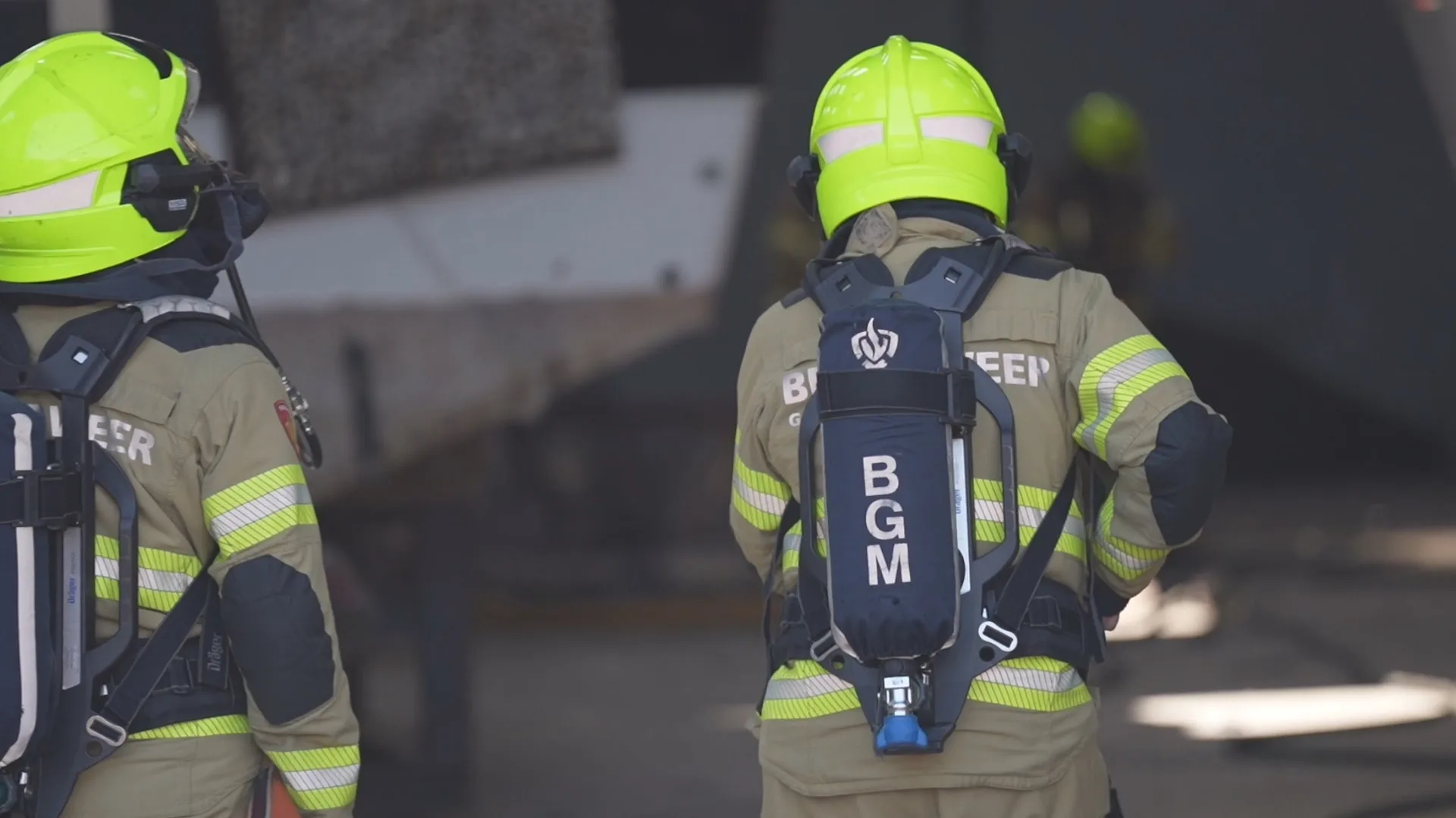 Twee mensen zwaargewond na explosies jachthaven Lathum: 'Lang niet zo hard gerend'