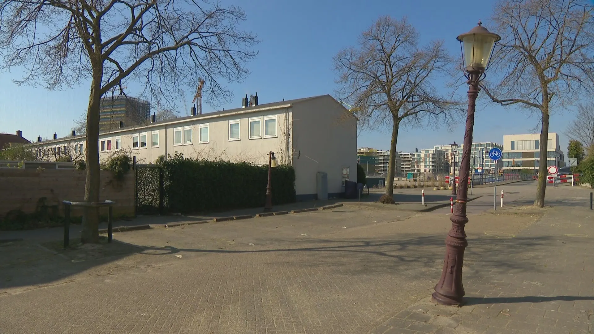 Vrouw in Amsterdam meerdere keren overreden na conflict over aankoop telefoon