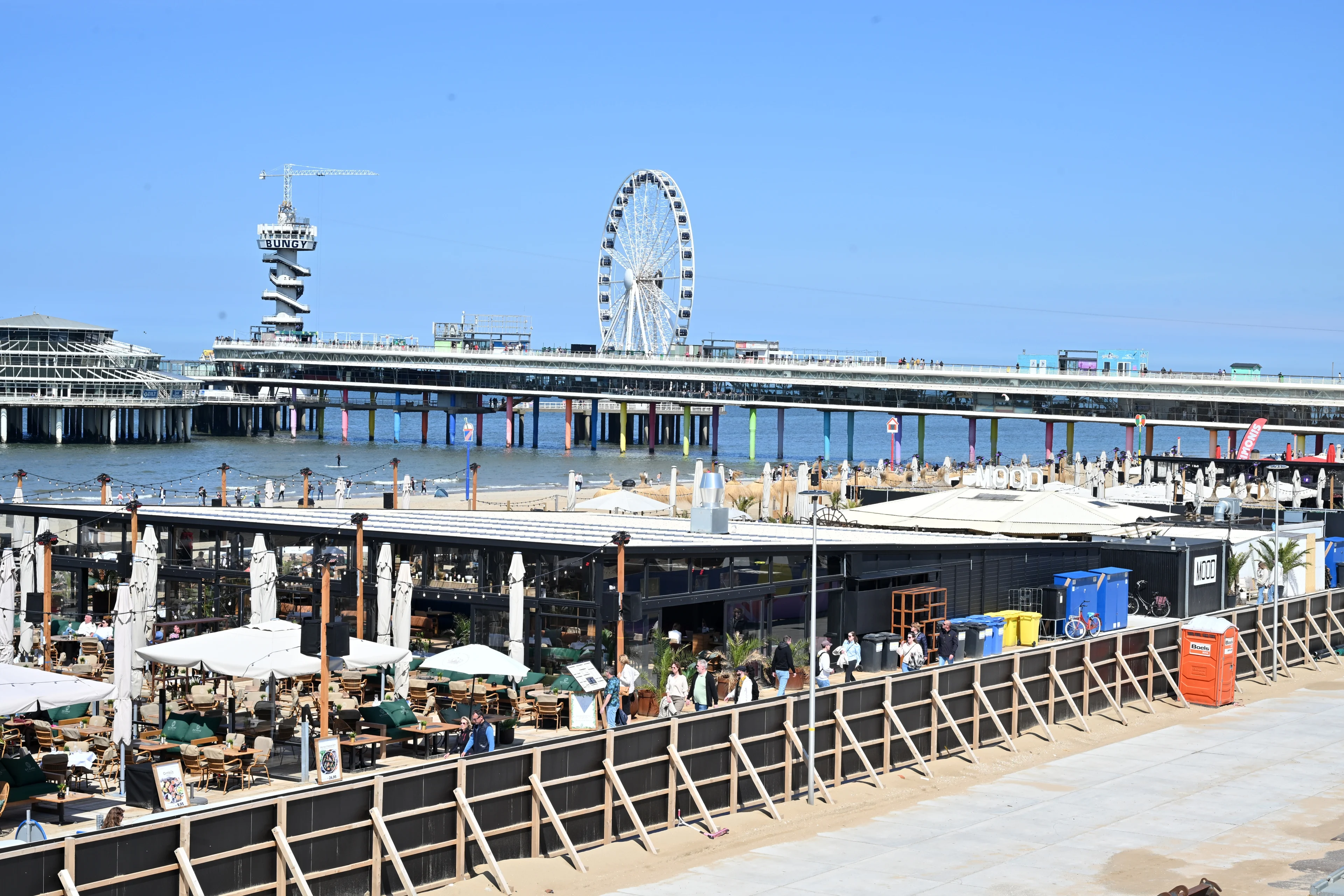 Bijzondere gast brengt bezoekje aan Schevenings restaurant