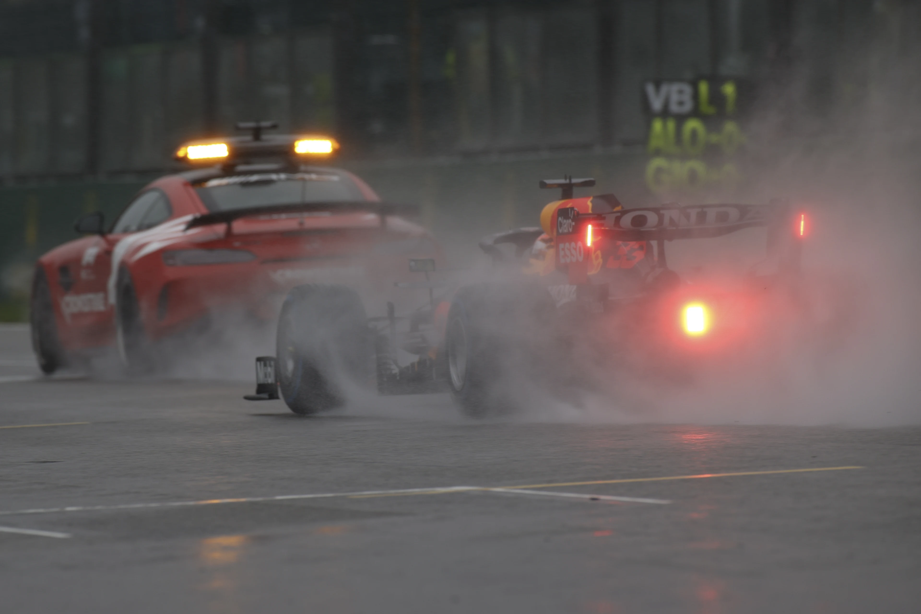 Max Verstappen wint GP van België na kortste Formule 1-race ooit