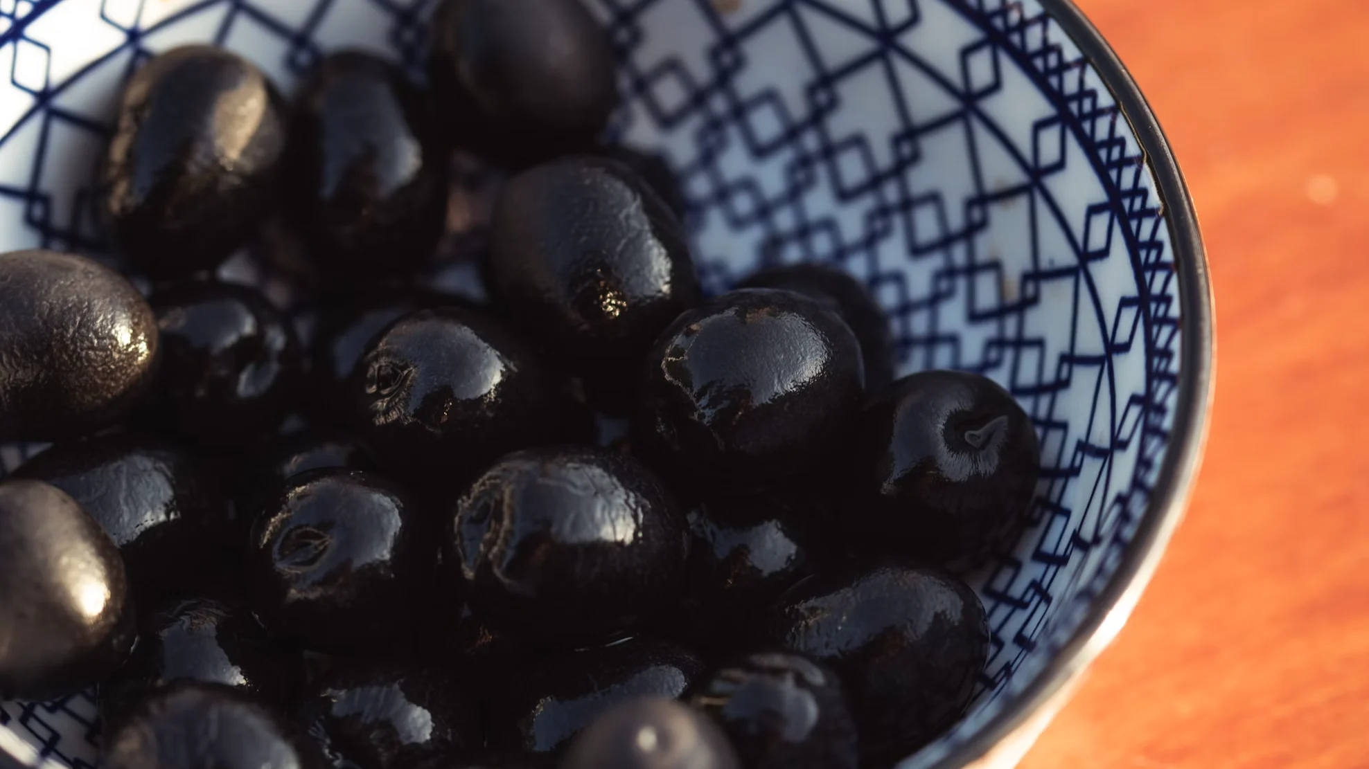 Gesjoemel met olijven: 'zwarte' olijven in supermarkt zijn eigenlijk geverfd