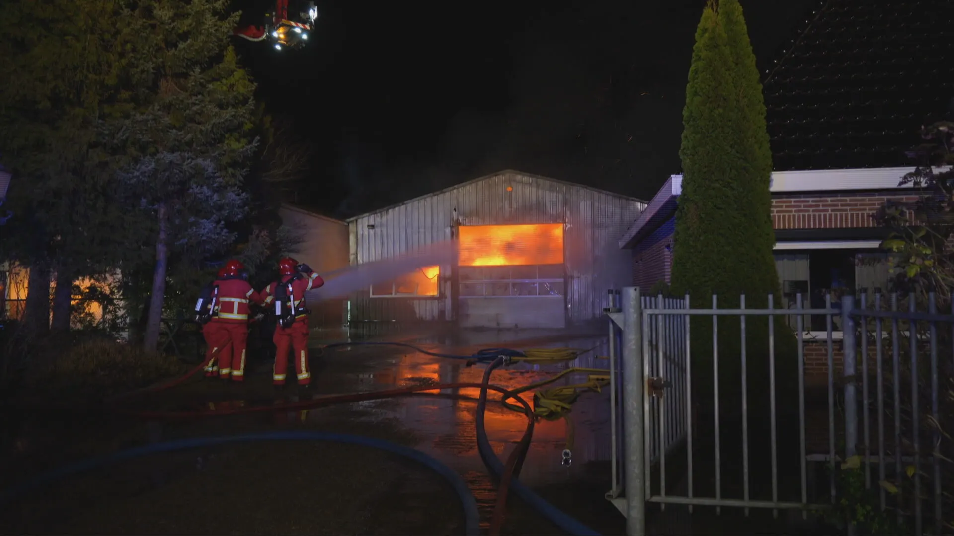 NL-Alert om veel rook bij grote grote brand in loods 