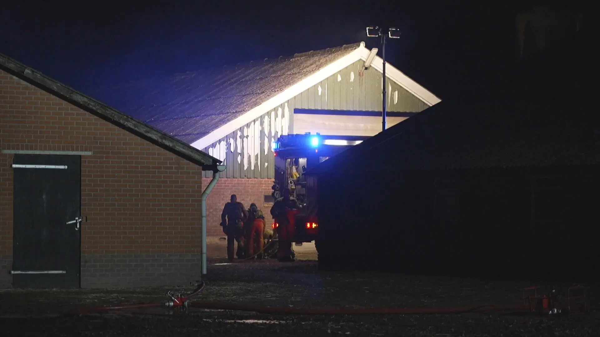 6.000 eenden omgekomen bij grote stalbrand in Ermelo, minderjarigen opgepakt