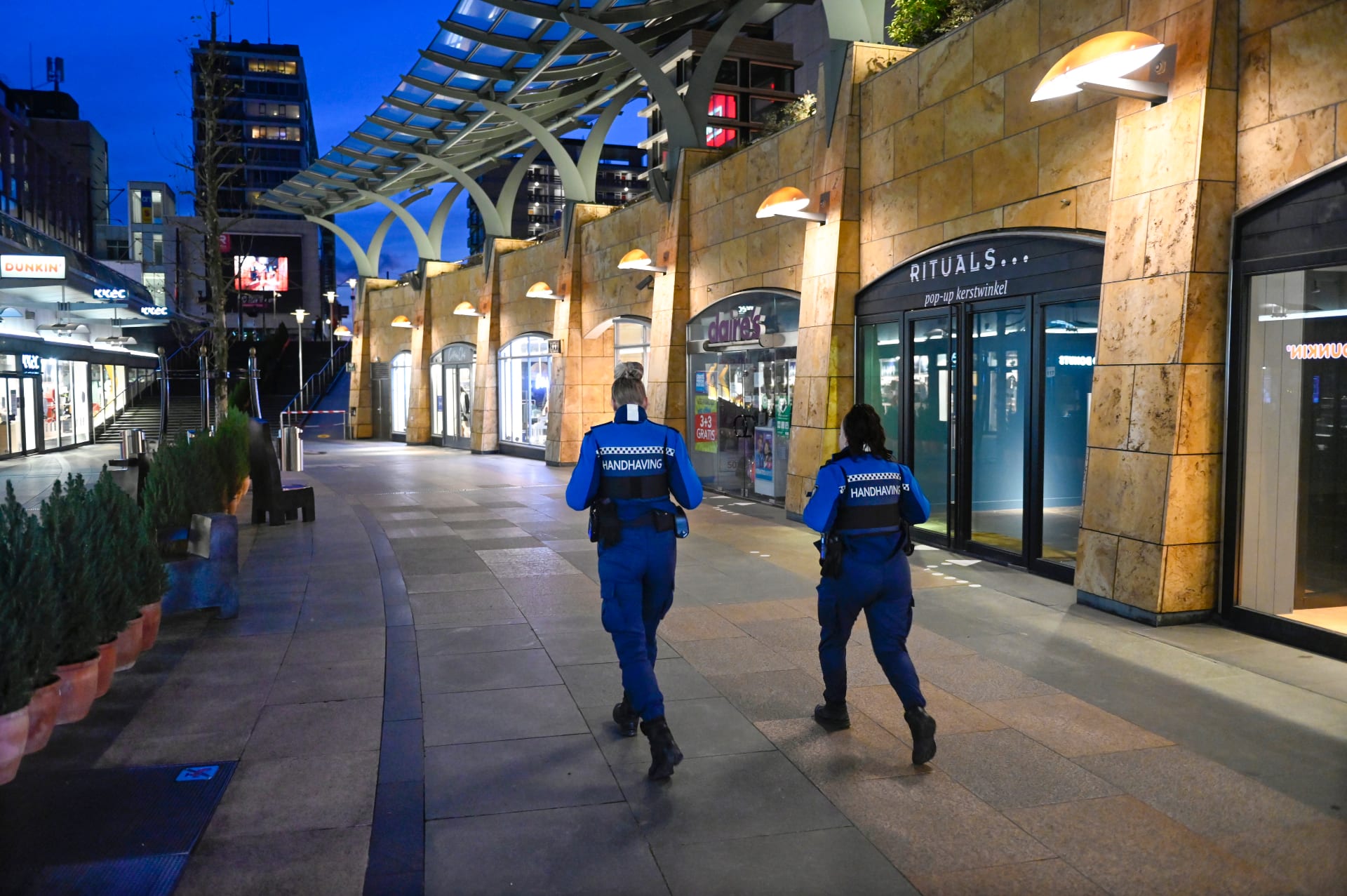 Tóch naar buiten tijdens avondklok? Deze boete hangt je boven het hoofd
