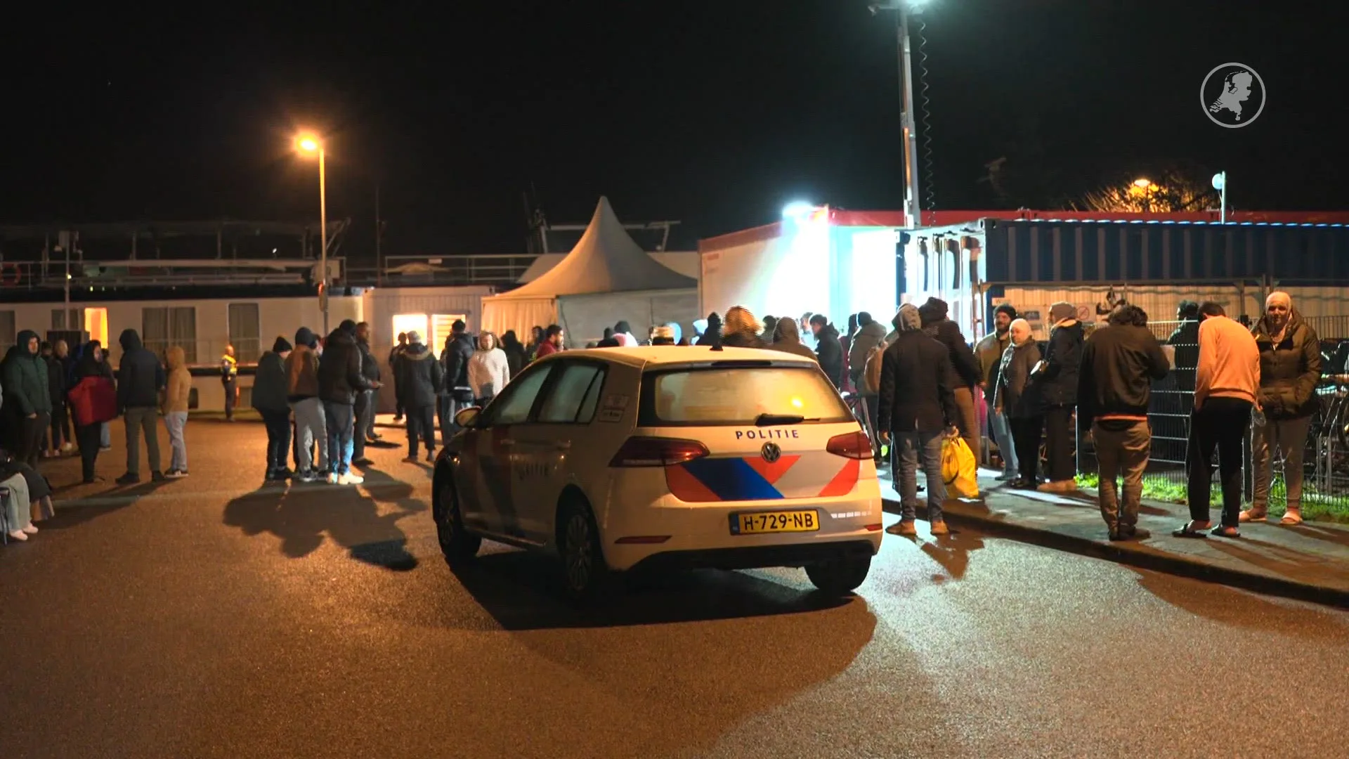Politie schiet op man bij aanhouding in de buurt van asielboot Groningen