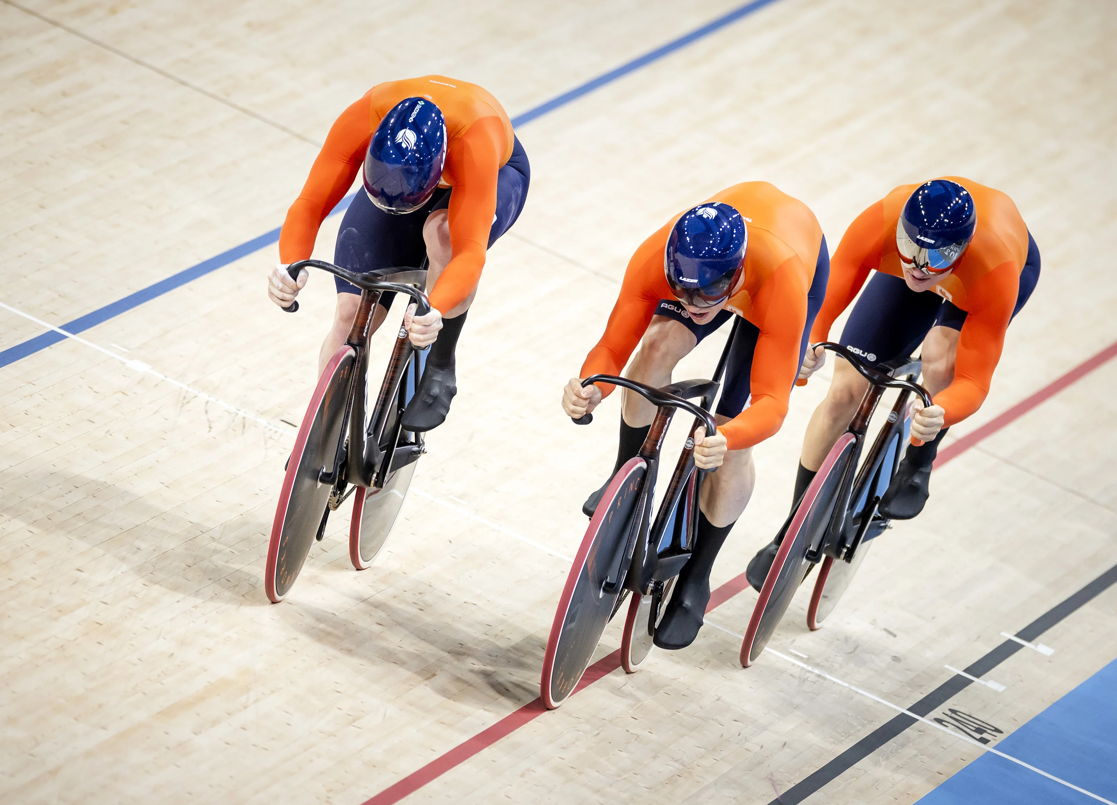 Baanrenners veroveren opnieuw olympische titel op de teamsprint