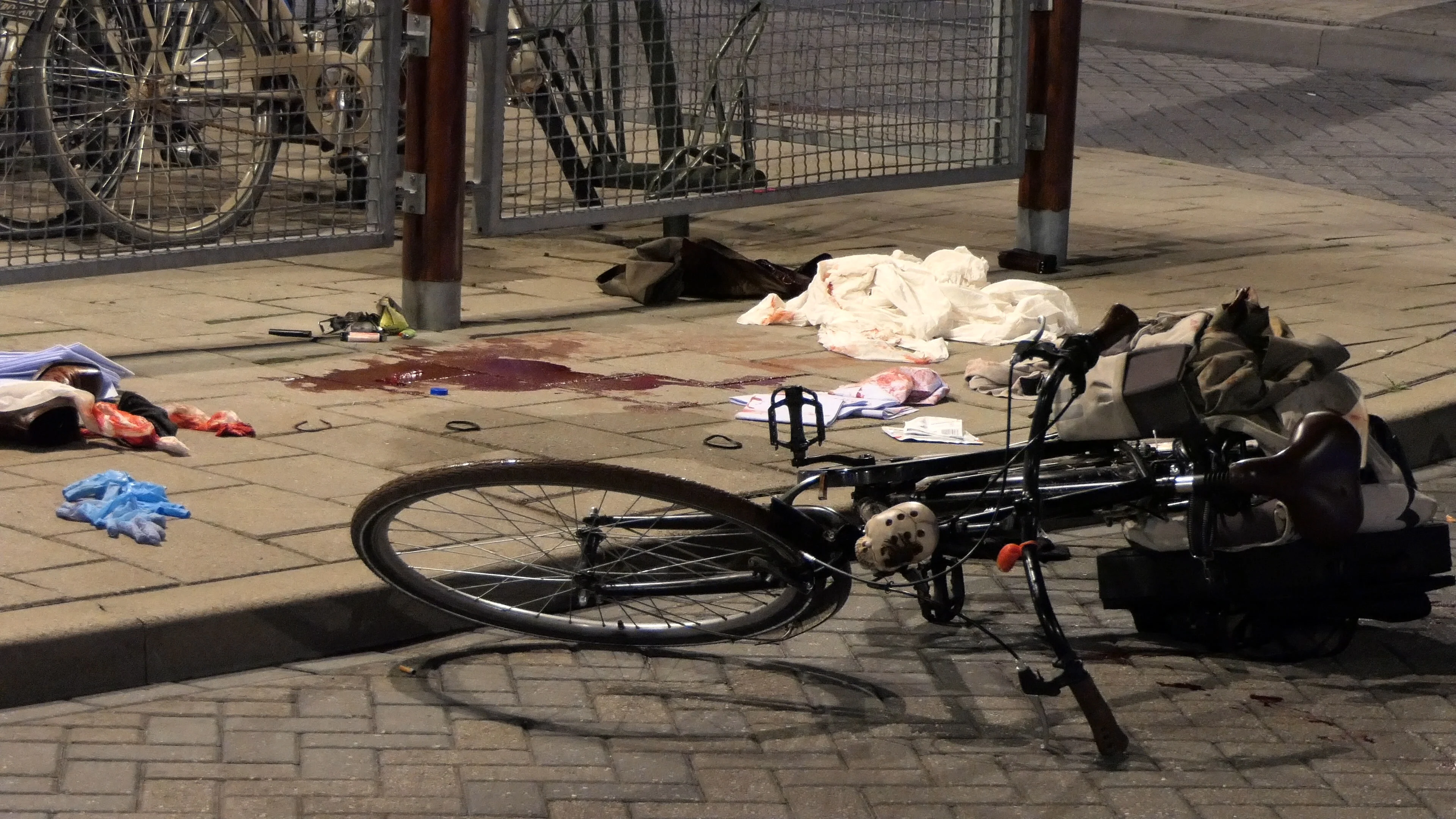 Gewonde man op straat gevonden na steekincident, 'tientallen meters bloedspoor'