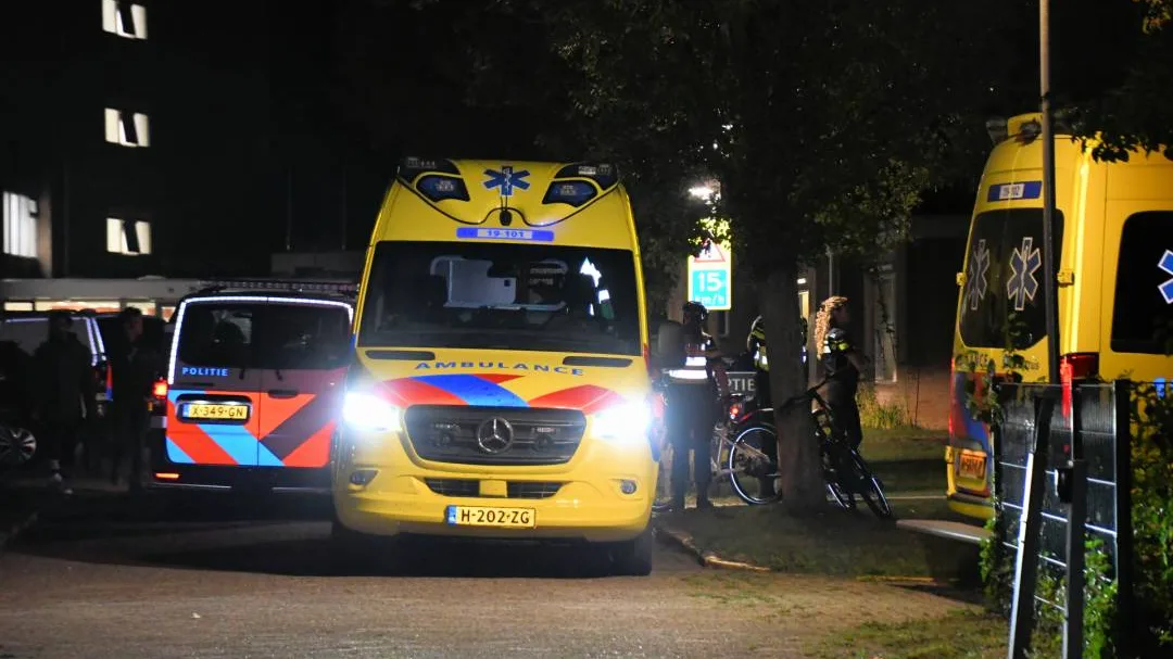 Azc opgeschrikt door steekpartij: man zwaargewond op straat gevonden