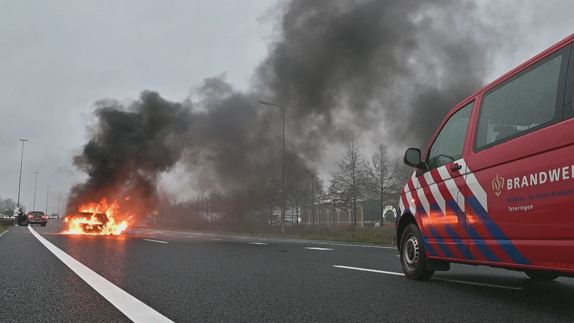 Auto in brand gevlogen na botsing op A58, slachtoffer lichtgewond
