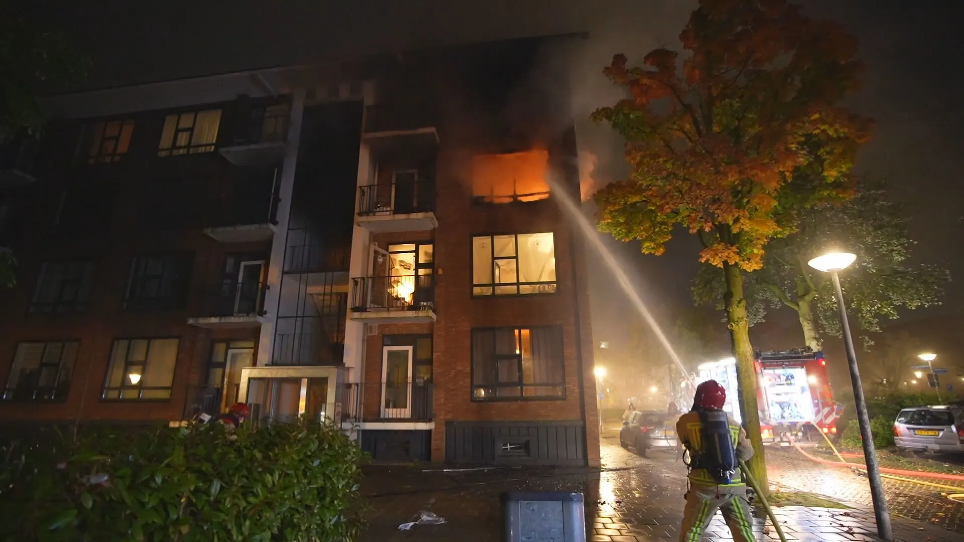 Brandweer redt bewoners uit brandende flat Eindhoven, twee katten overleden