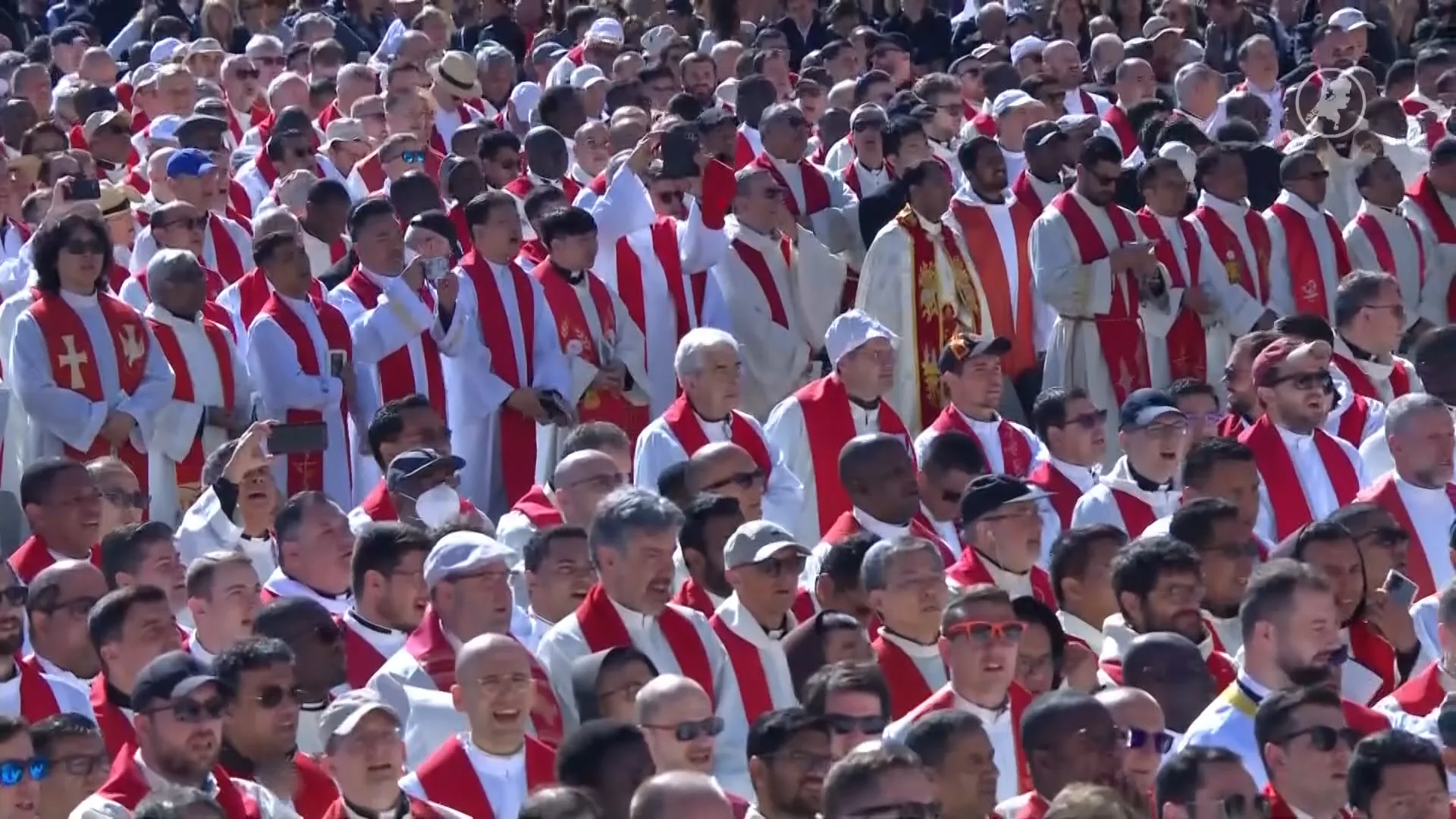 Uitvaart paus Franciscus trekt honderdduizenden mensen