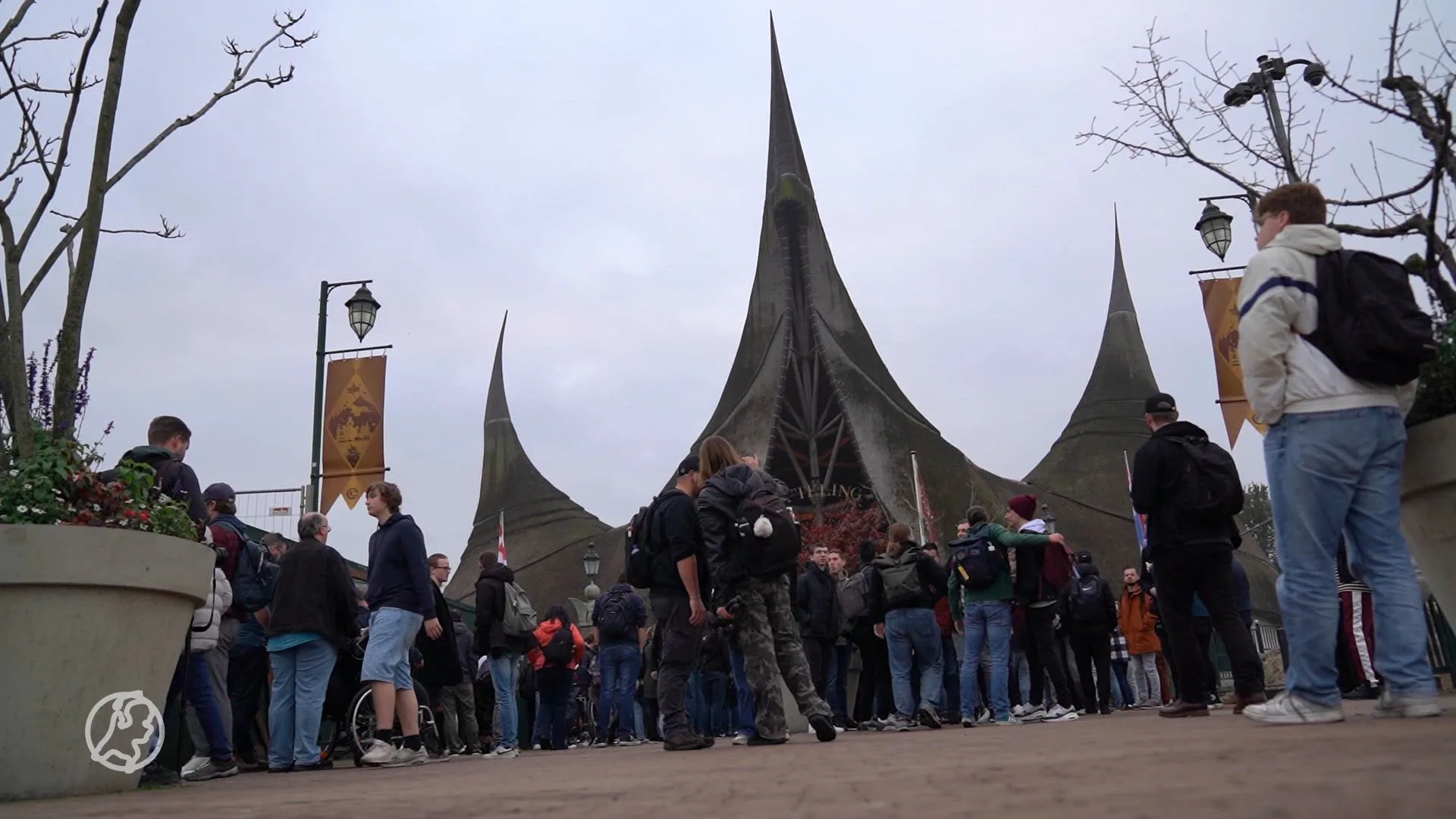 Efteling sluit deuren, wachttijd Danse Macabre nog altijd anderhalf uur