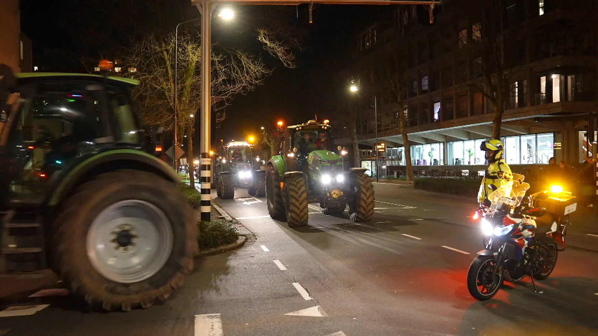 Aanwezigen vertrokken bij slotdebat na oponthoud honderden trekkers