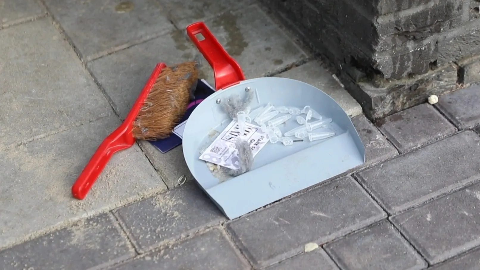 Klimaatactivisten gooien vloeistof H&M in, meerdere mensen onwel