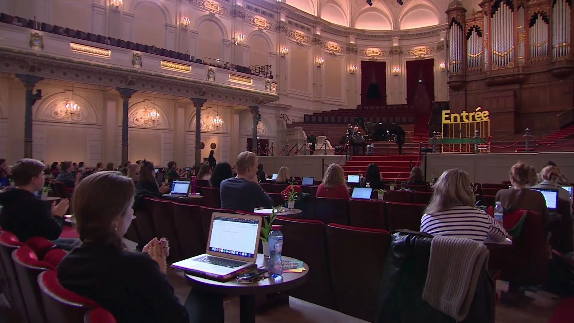 Studeren met Vivaldi en Chopin: 500 studenten blokken in Concertgebouw