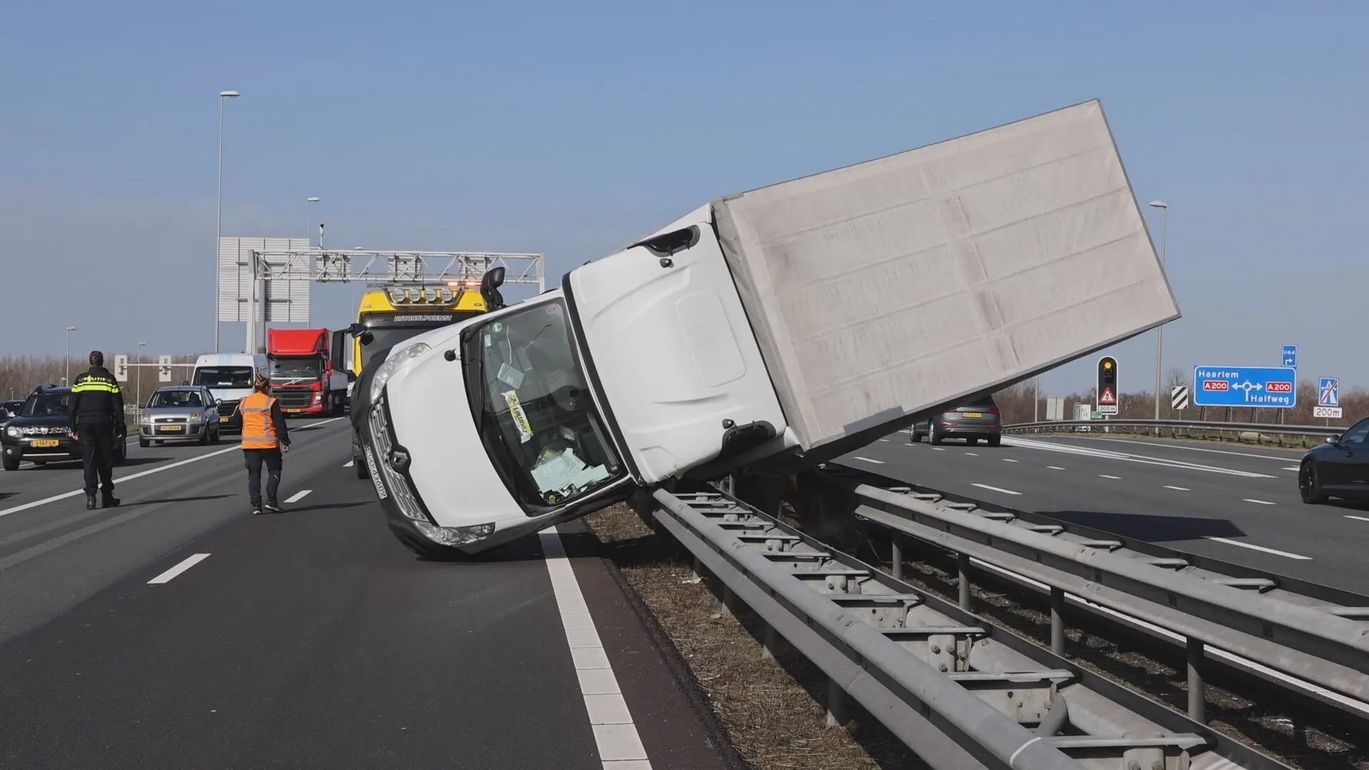 Dit was de eerste storm van 2023: vertraagde vluchten, ongelukken en uitwaaien