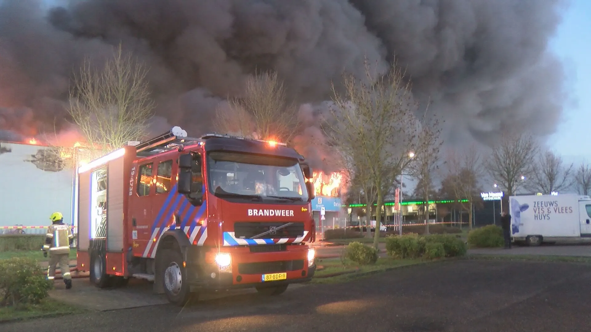 Brand in loods Goes geblust: brandweer rondt werk af