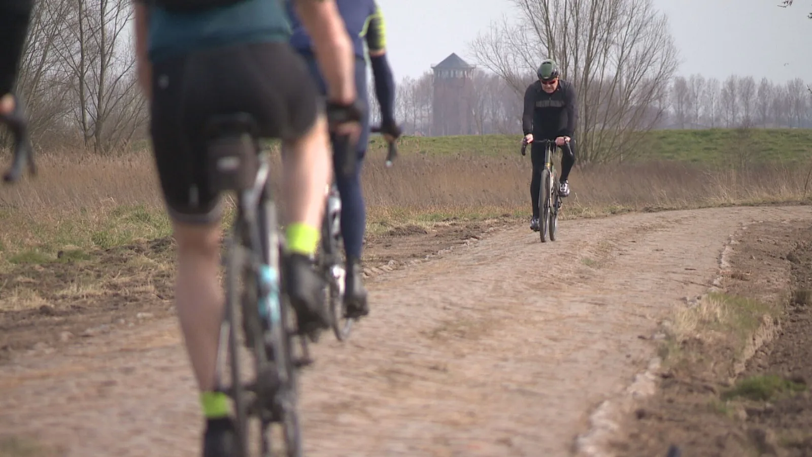 In ere herstelde kasseistrook in Zeeuwse Clinge feestelijk heropend